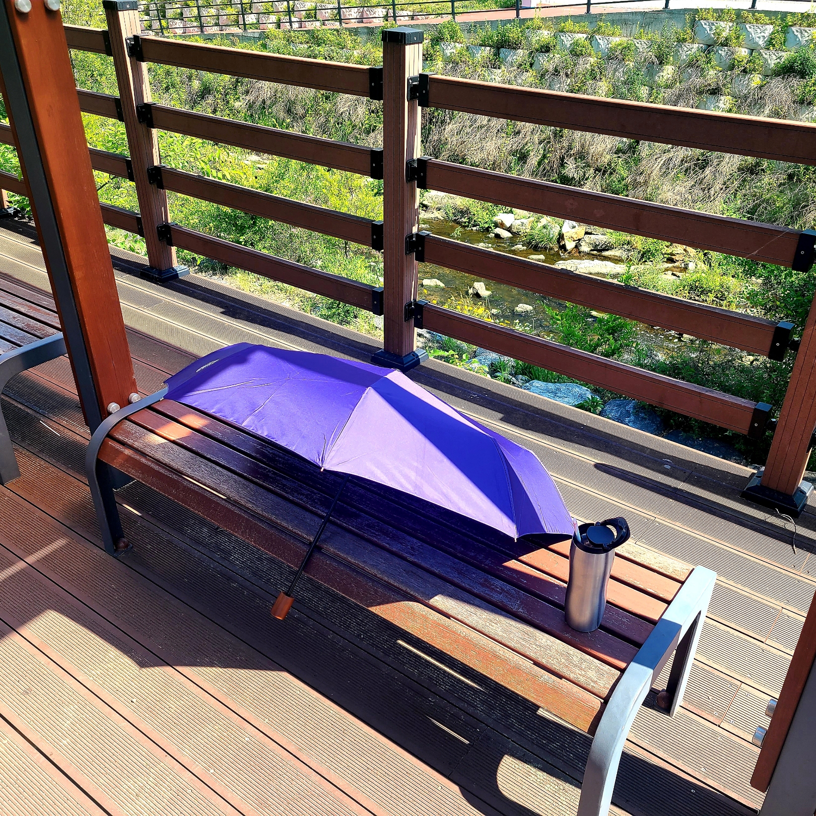 Starbucks 21 Summer Sunset Umbrella Purple, (W) Nike Zoom Vomero 5 Light Bone 착용 스타일 - 1