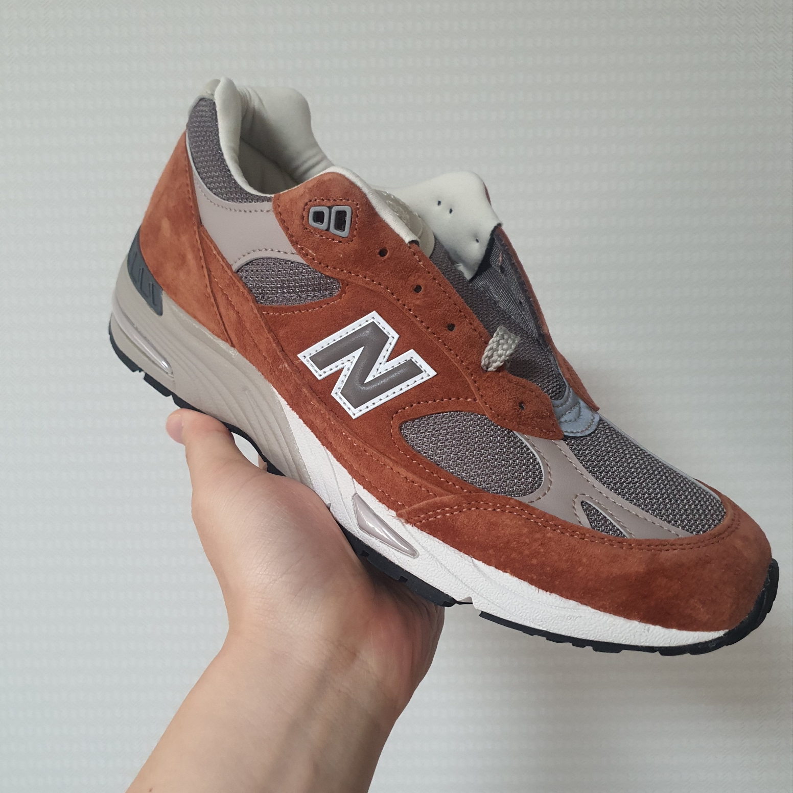 New Balance 991 Made in UK Sequoia Falcon 착용 스타일