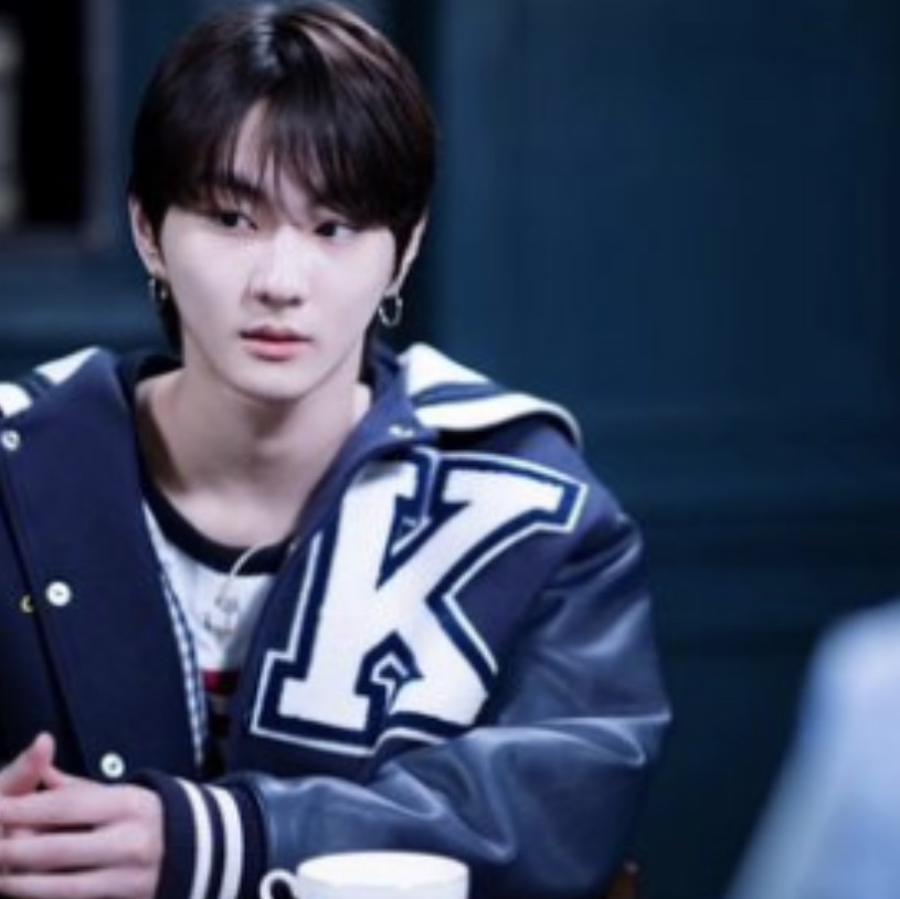 Kenzo Sailor Varsity Wool Leather Jacket Midnight Blue 착용 스타일