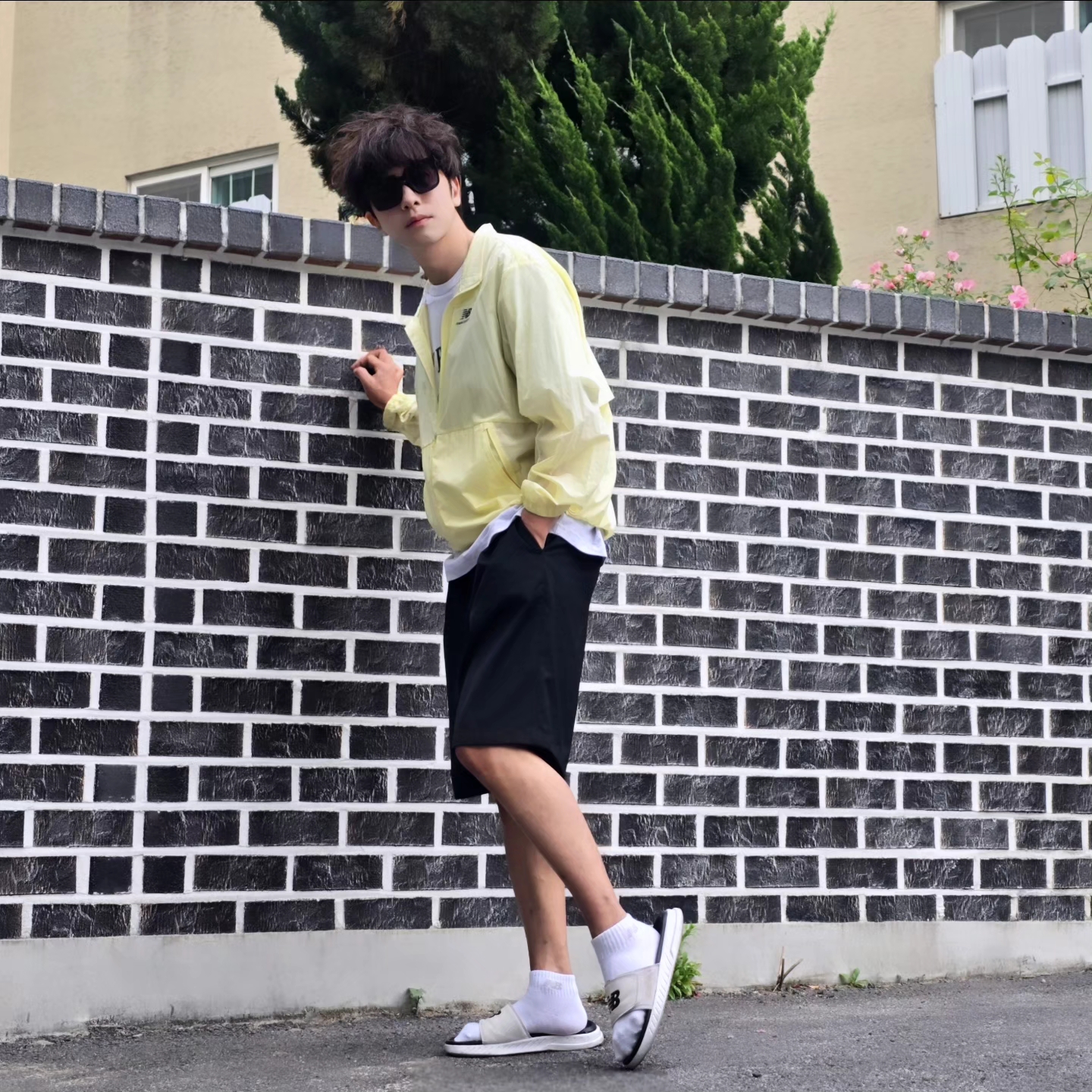 Millo Archive Minimalist Bermuda Half Pants Pine Green, New Balance Cushioning Slide White 착용 스타일 - 2