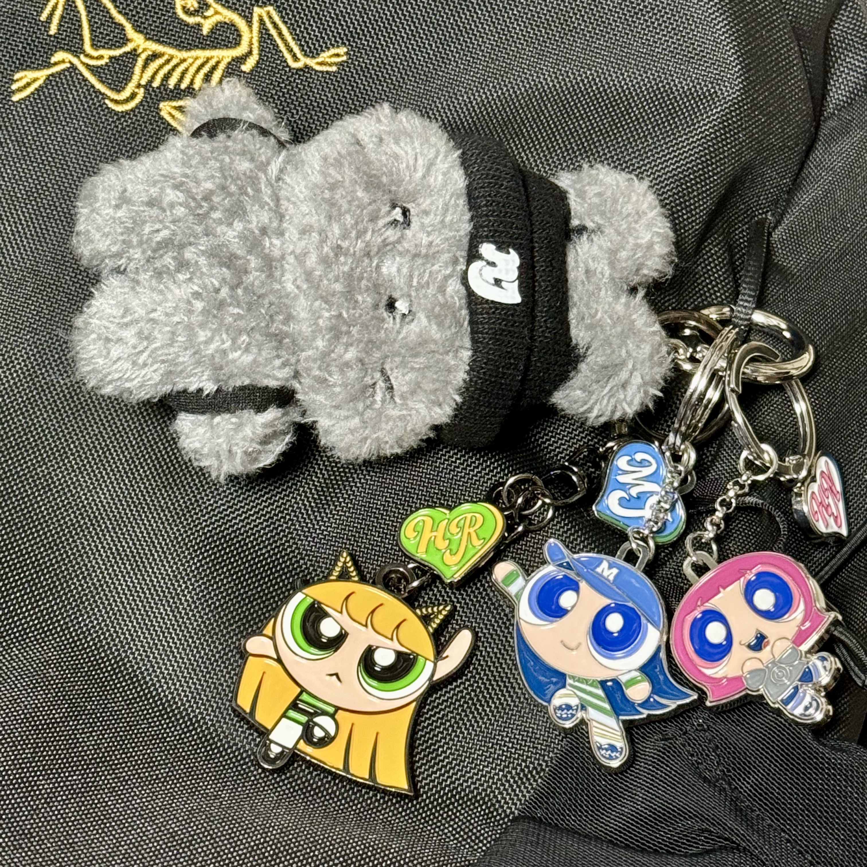 NewJeans Bunini Mini Costume Keyring Gray, NewJeans x The Powerpuff Girls Metal Keyring Haerin 착용 스타일