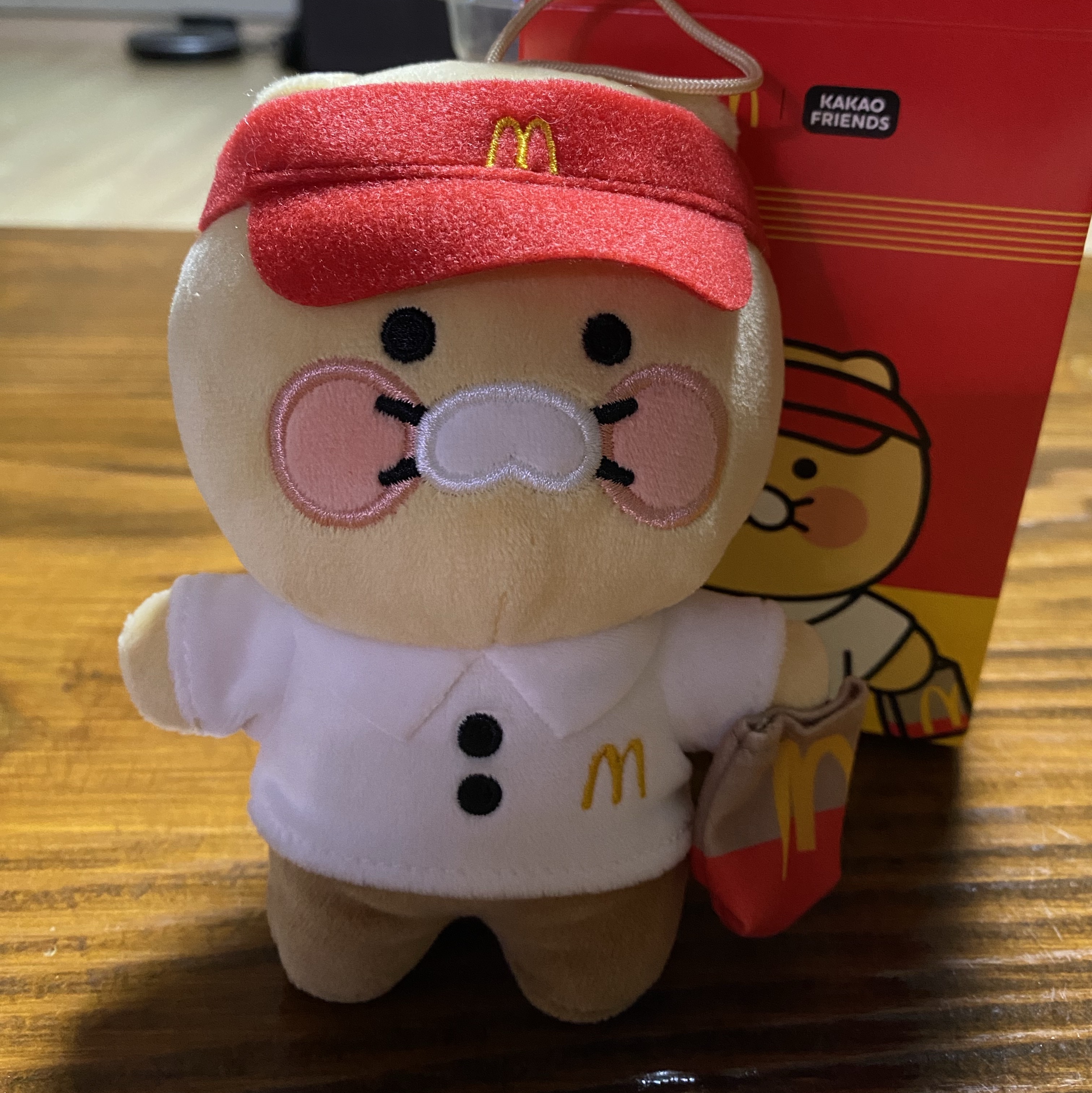 McDonald’s x Kakao Friends Crew Choonsik Doll 착용 스타일