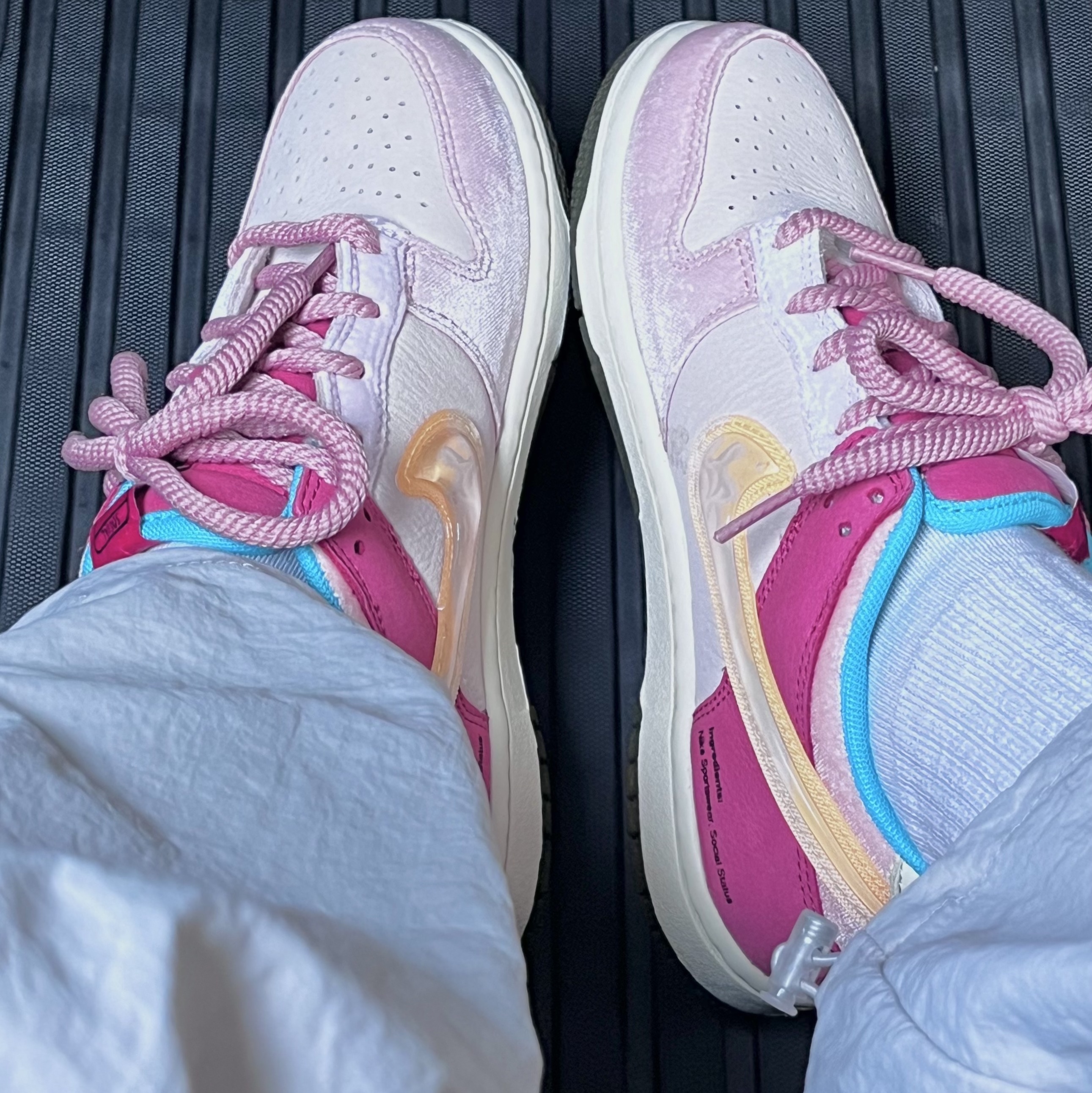(PS) Nike x Social Status Dunk Low Free Lunch Strawberry Milk 착용 스타일 - 2