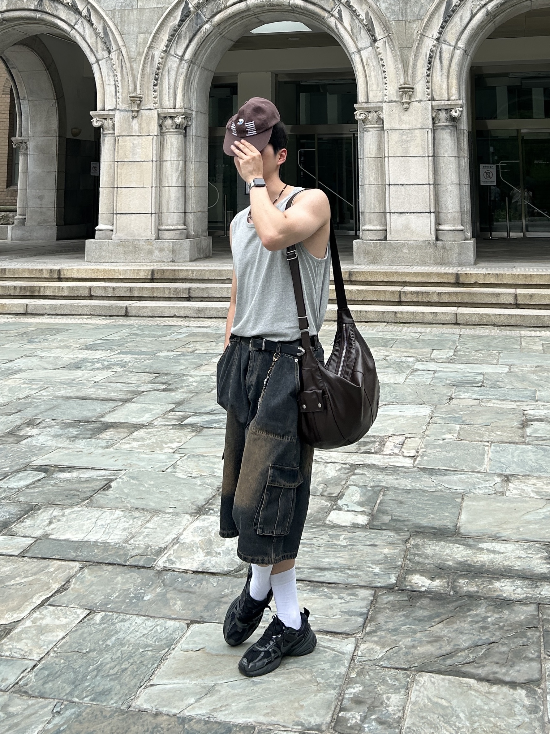 Porter Free Style Shoulder Bag Brown, Nike V2K Run Black Anthracite 착용 스타일