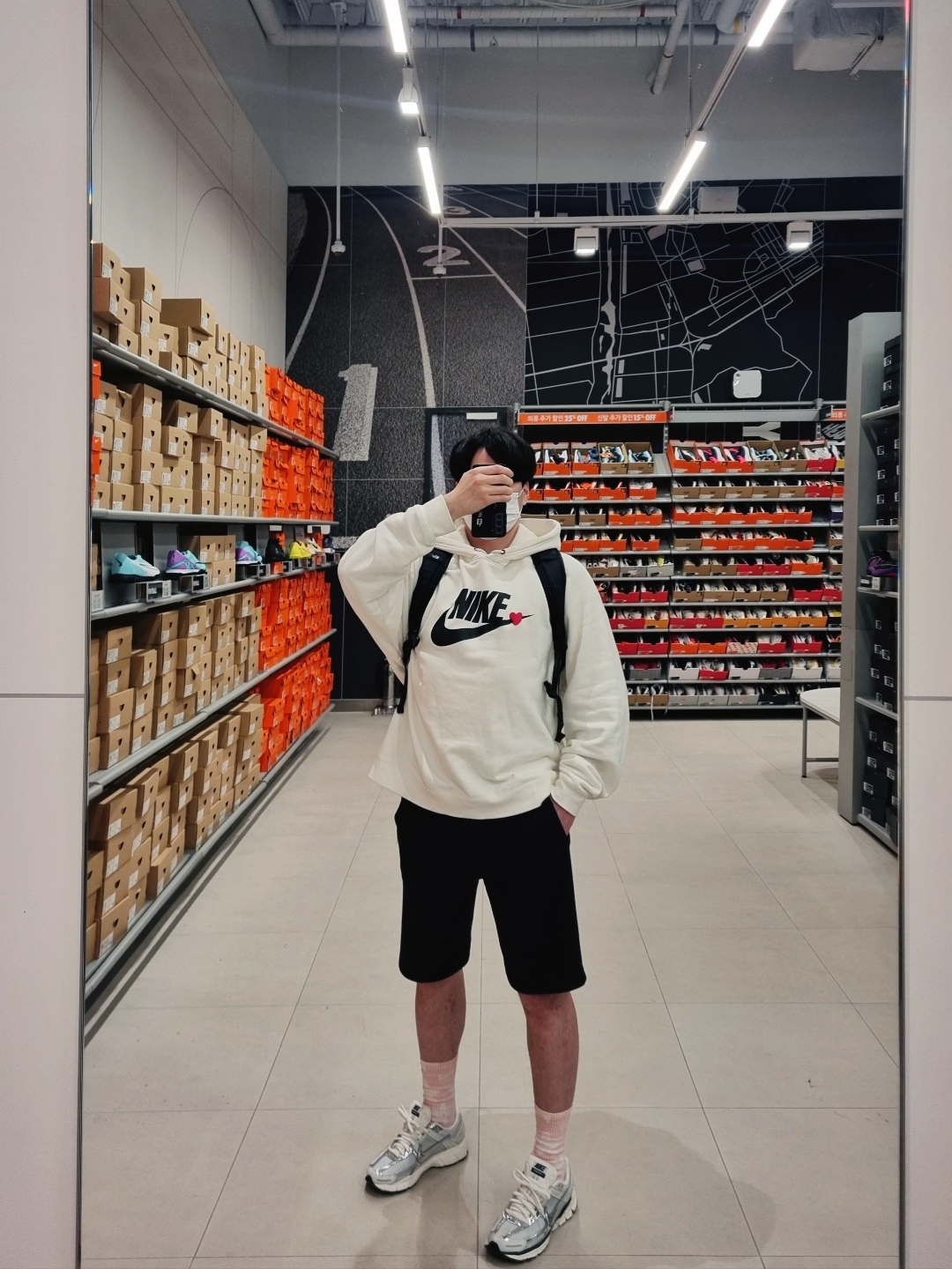 (W) Nike Zoom Vomero 5 Photon Dust and Metallic Silver, (Kids) Nike Everyday Plus Socks Pink (3 Pack/Korean Ver.) 착용 스타일
