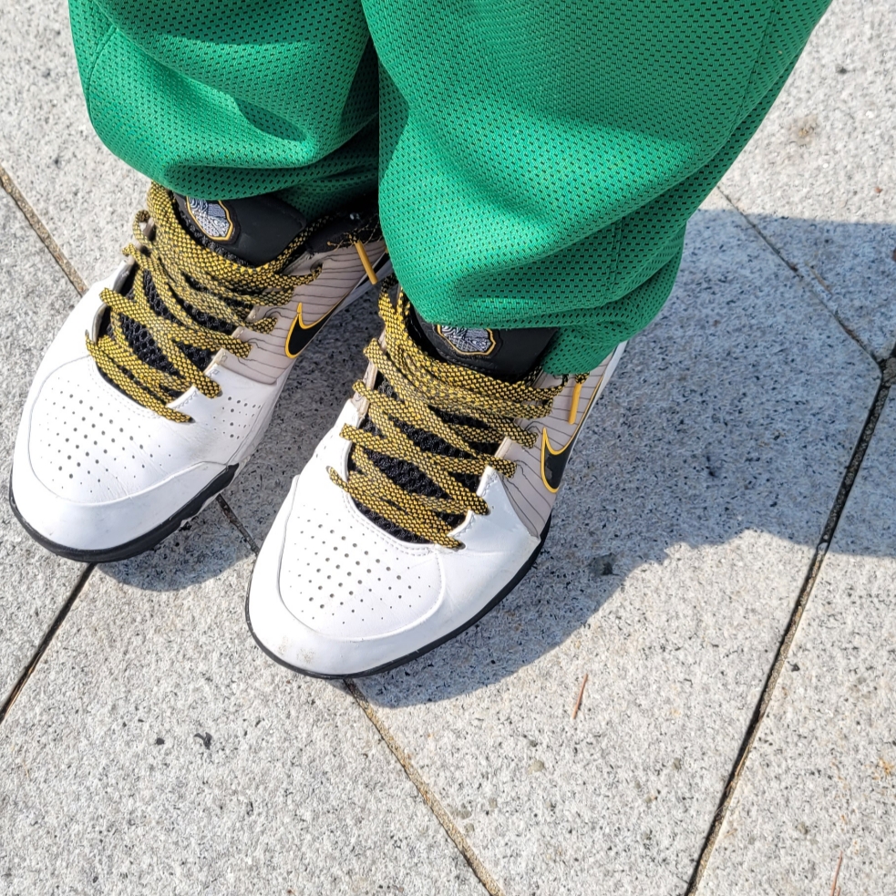 Nike Kobe 4 Protro White Black Del Sol 착용 스타일 - 2