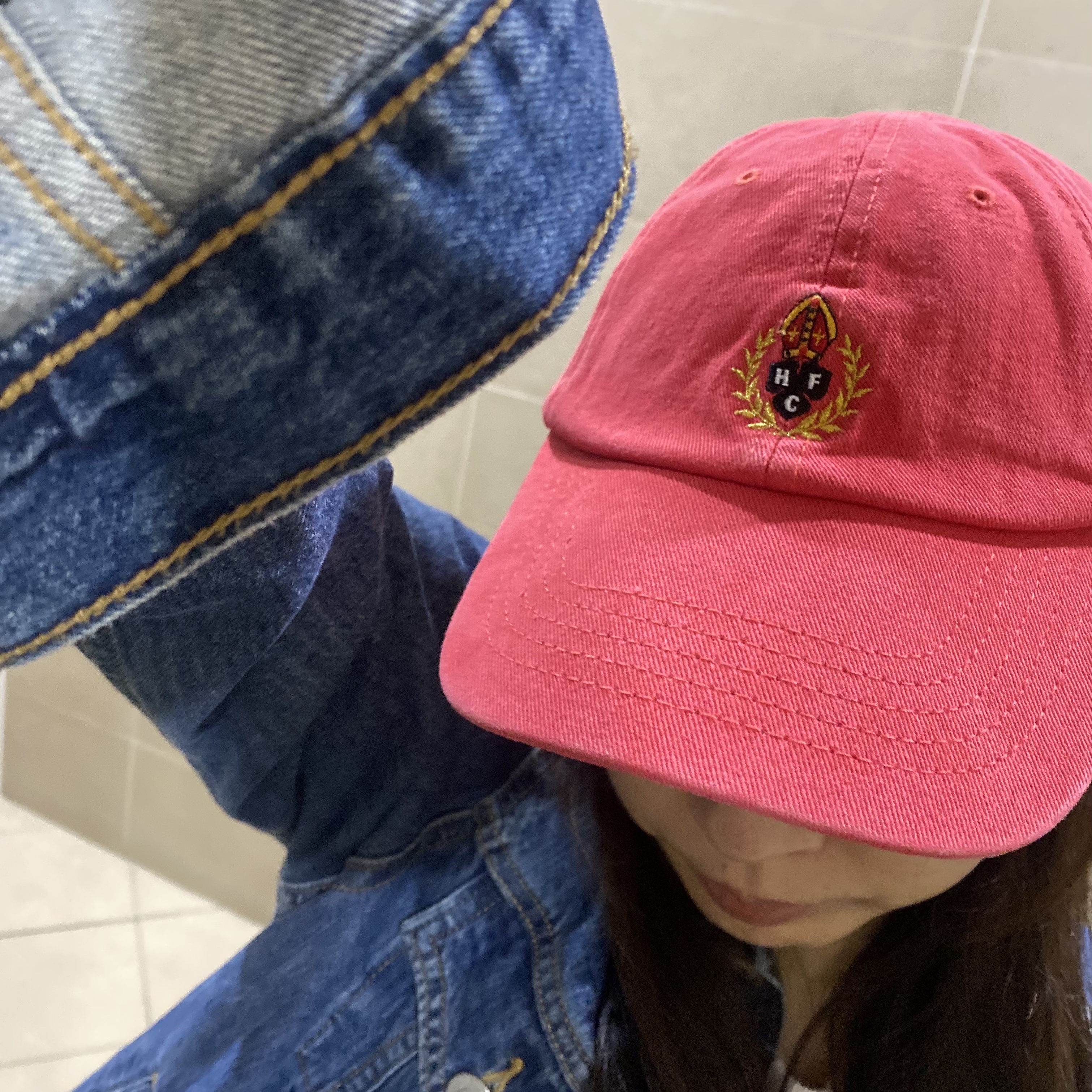Heritage Floss Crest Twill Washed Cap Red 착용 스타일