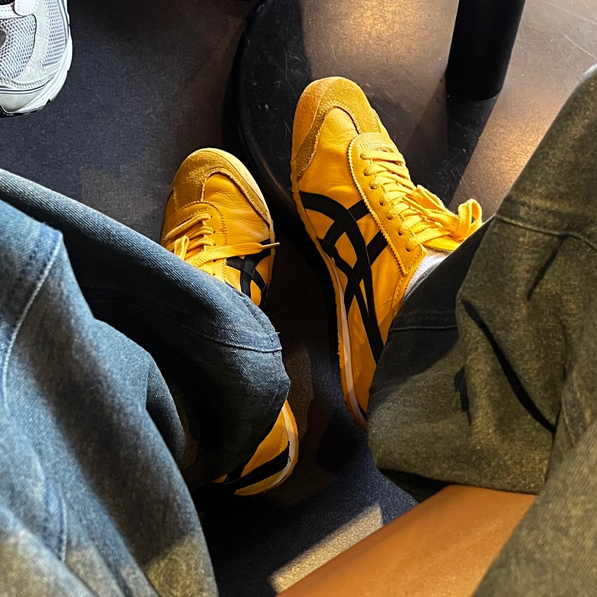 Onitsuka Tiger Mexico 66 Yellow Black 착용 스타일