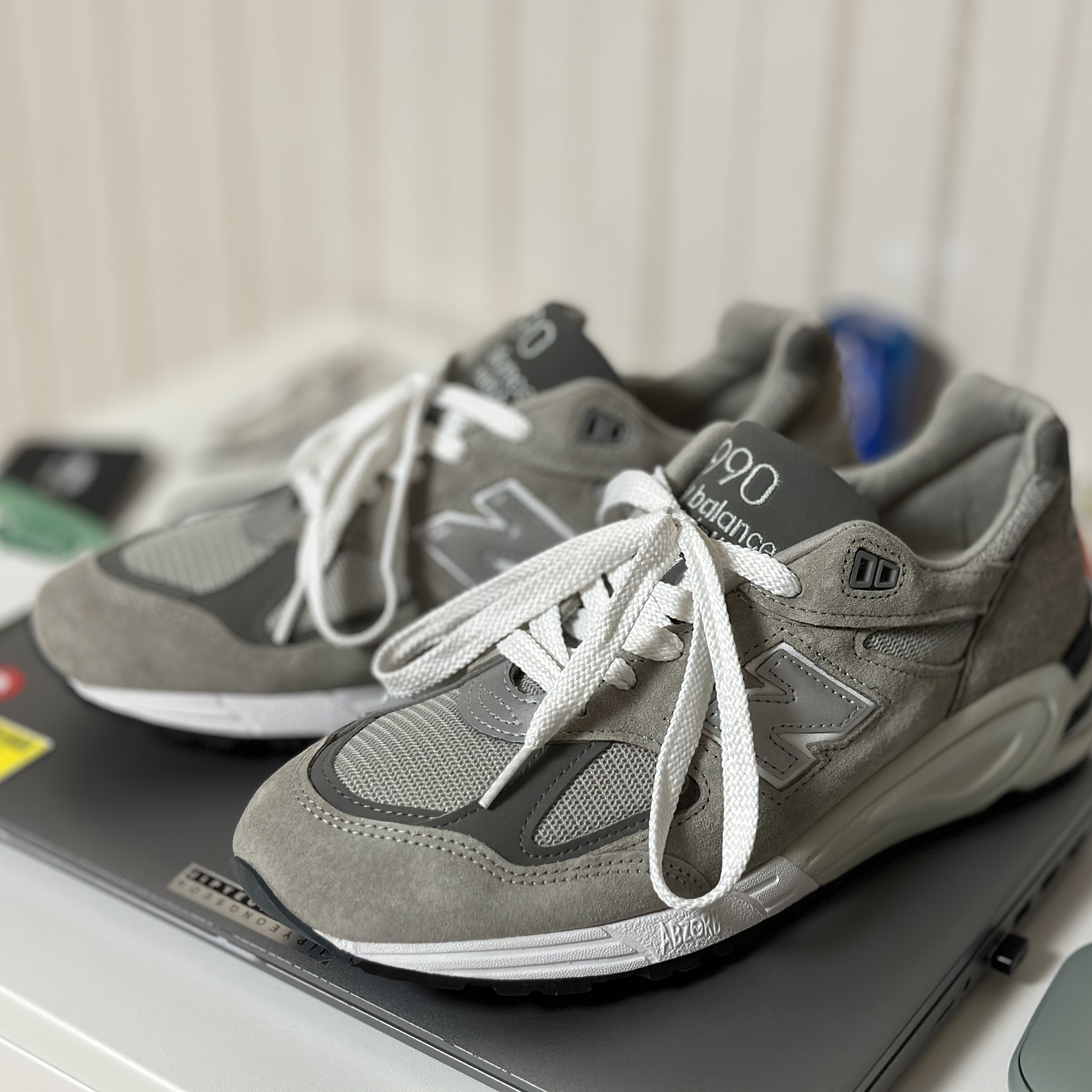 New Balance 990v2 Made in USA Grey 착용 스타일 - 3