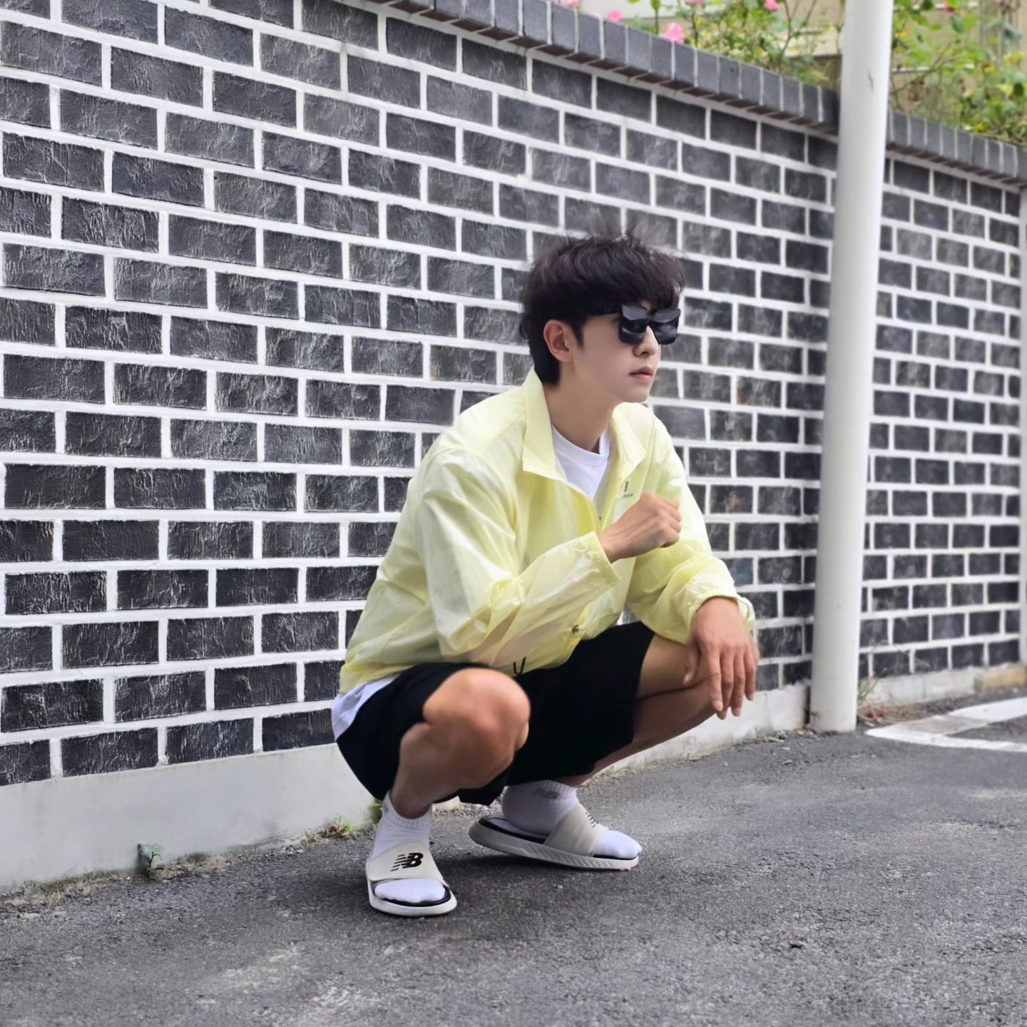 Millo Archive Minimalist Bermuda Half Pants Pine Green, New Balance Cushioning Slide White 착용 스타일 - 3