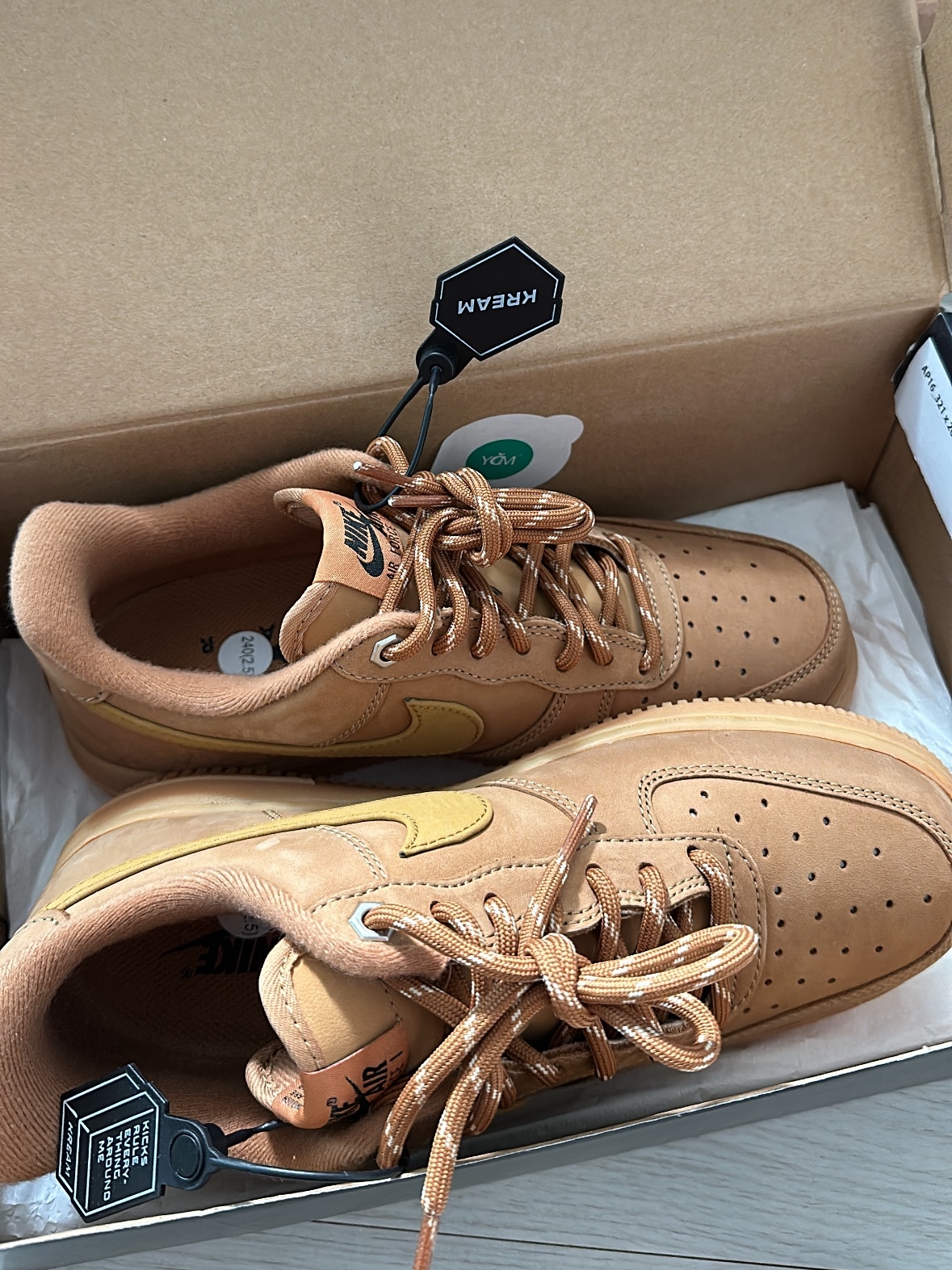 Nike Air Force 1 '07 WB Flax 착용 스타일