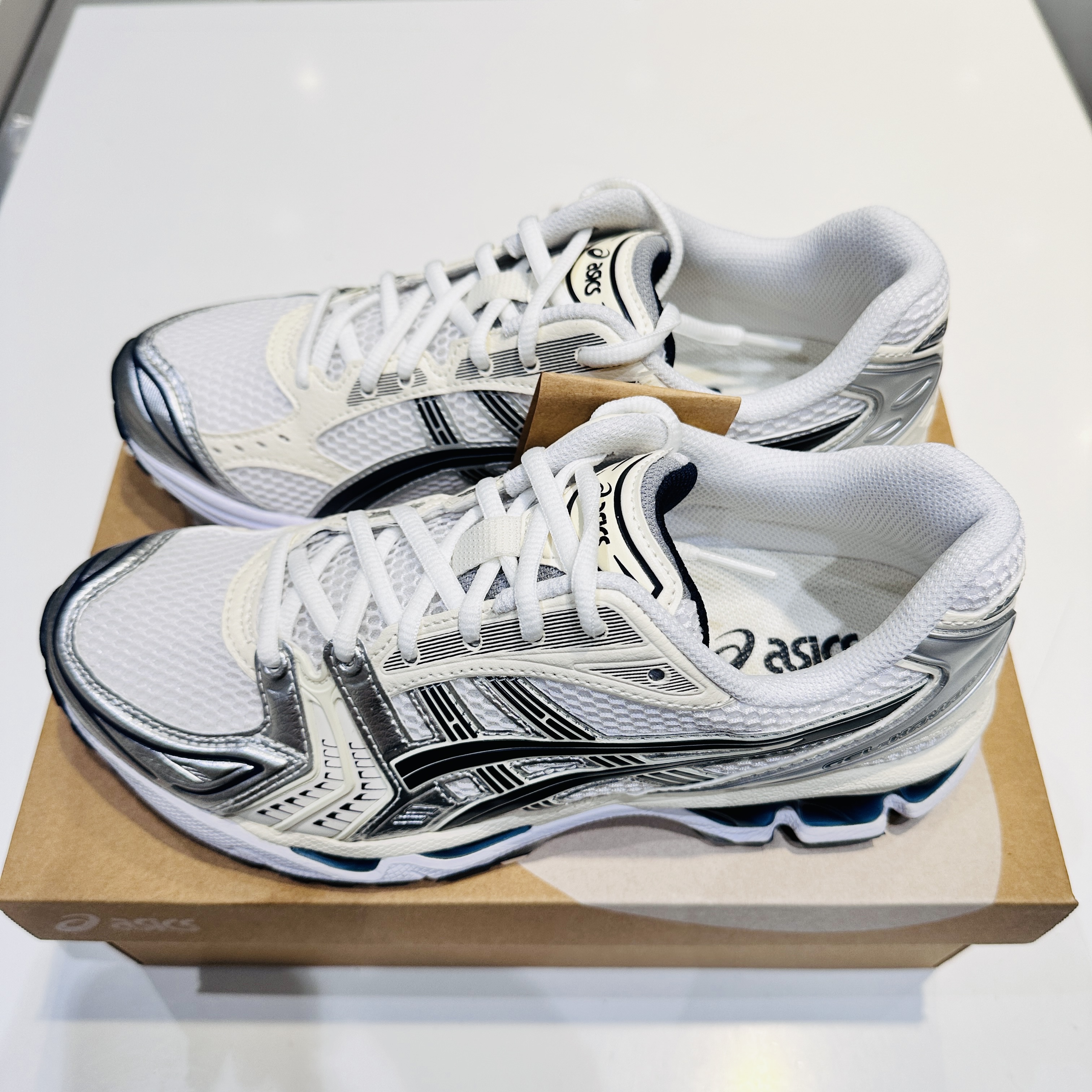 (W) Asics Gel-Kayano 14 White Midnight 착용 스타일 - 2