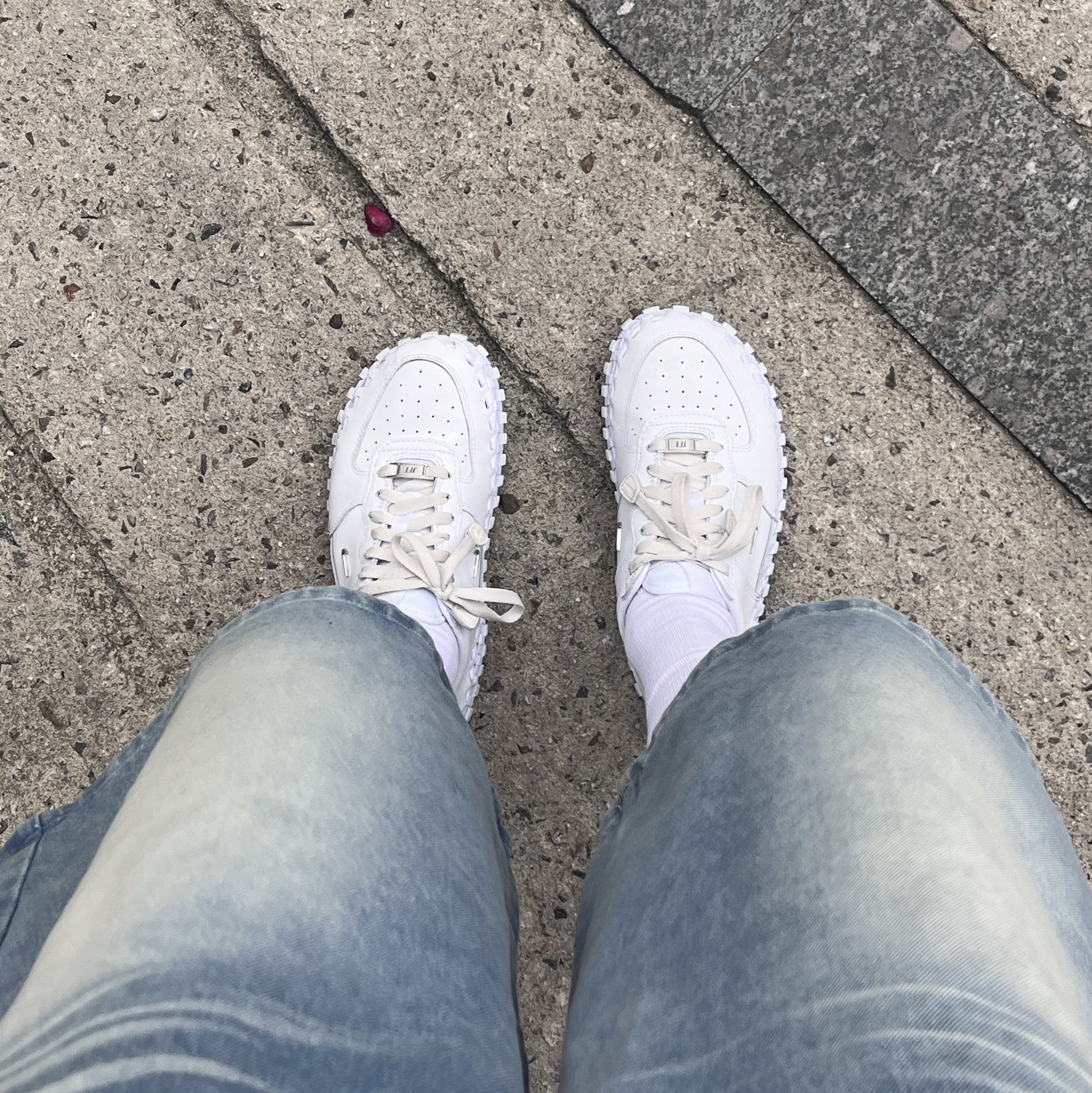 Nike x Jacquemus J Force 1 Low LX SP White 착용 스타일 - 2