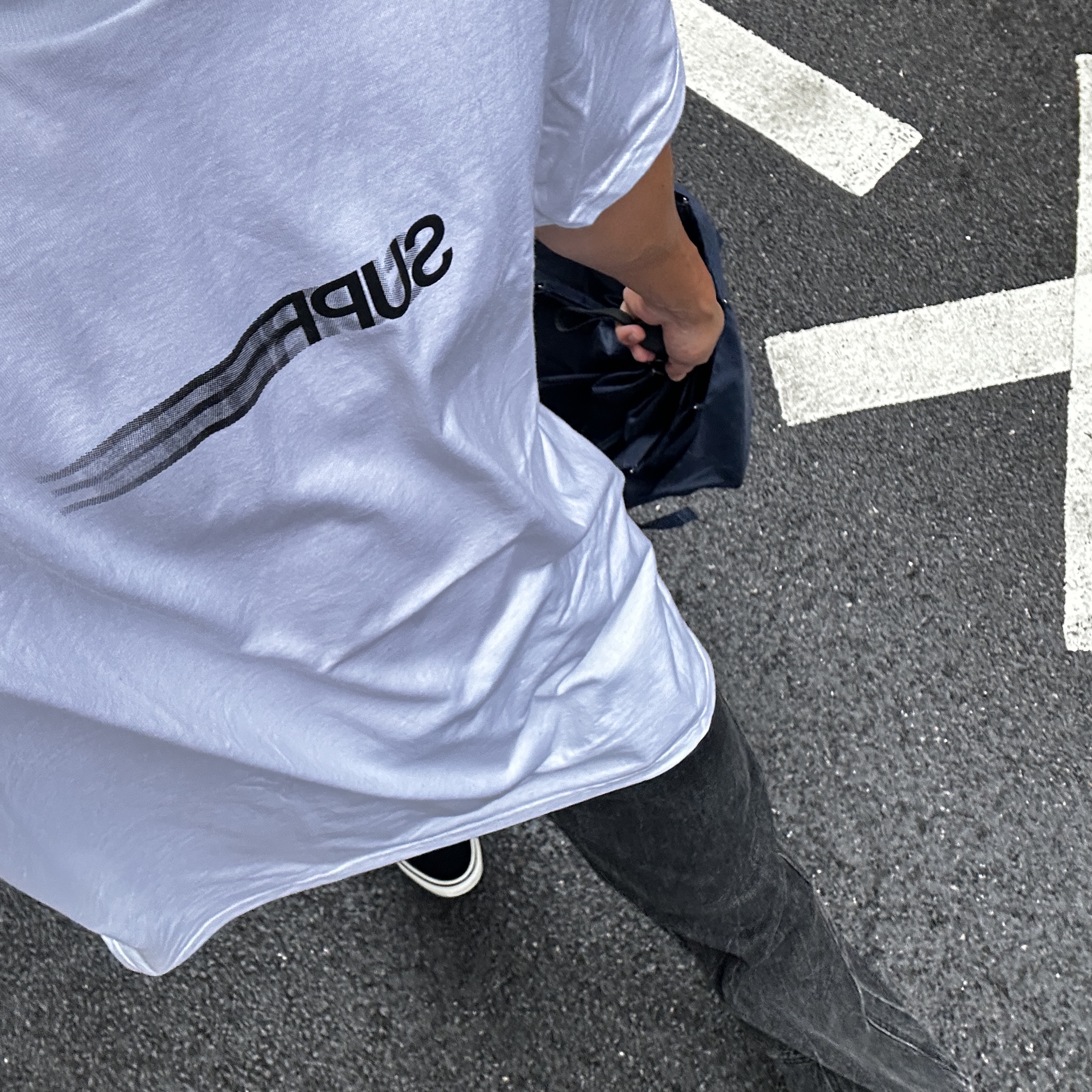 Supreme Motion Logo T-Shirt White - 23SS 착용 스타일