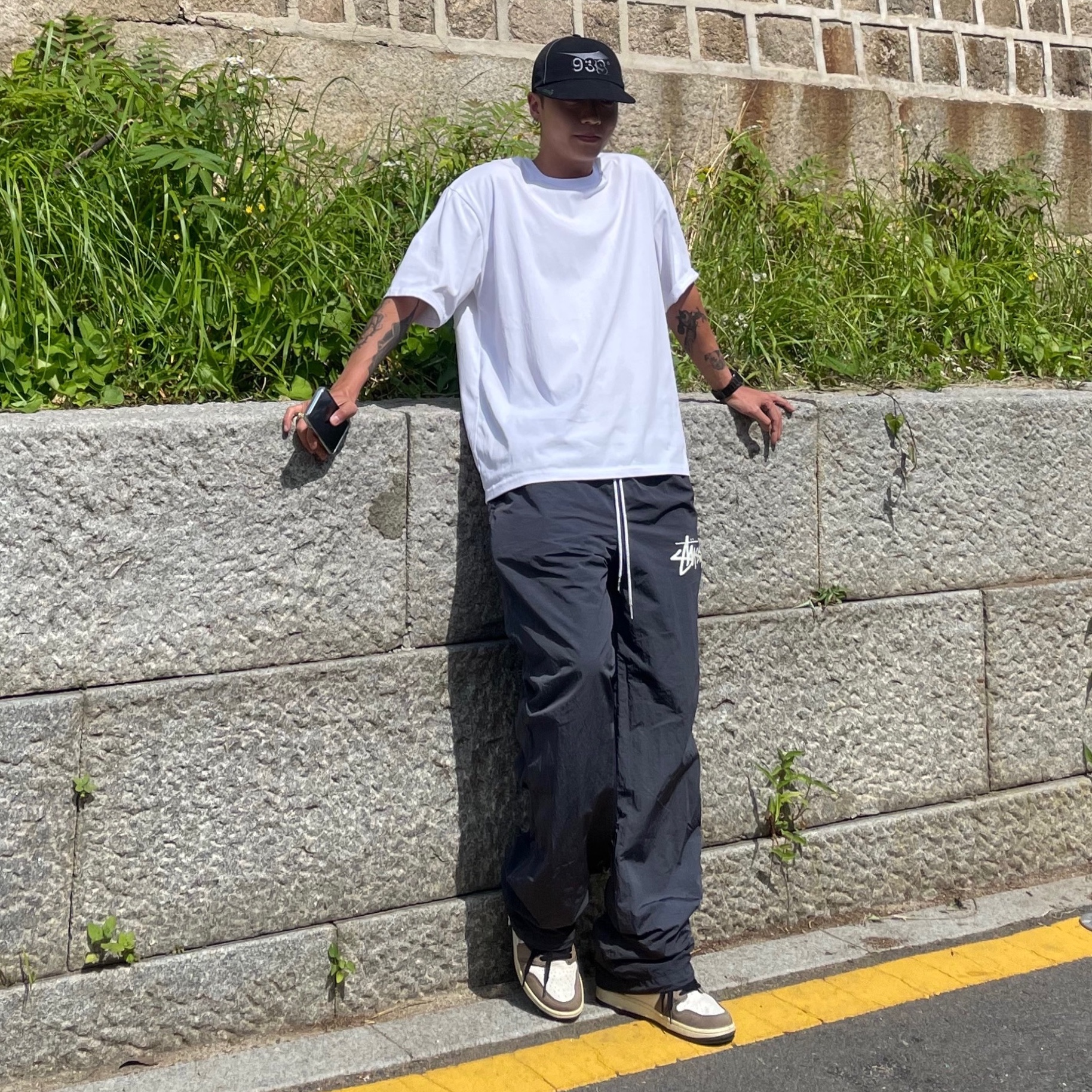Nike x Stussy Beach Pants Off Noir, Jordan 1 x Travis Scott Retro High OG SP Mocha 착용 스타일 - 2