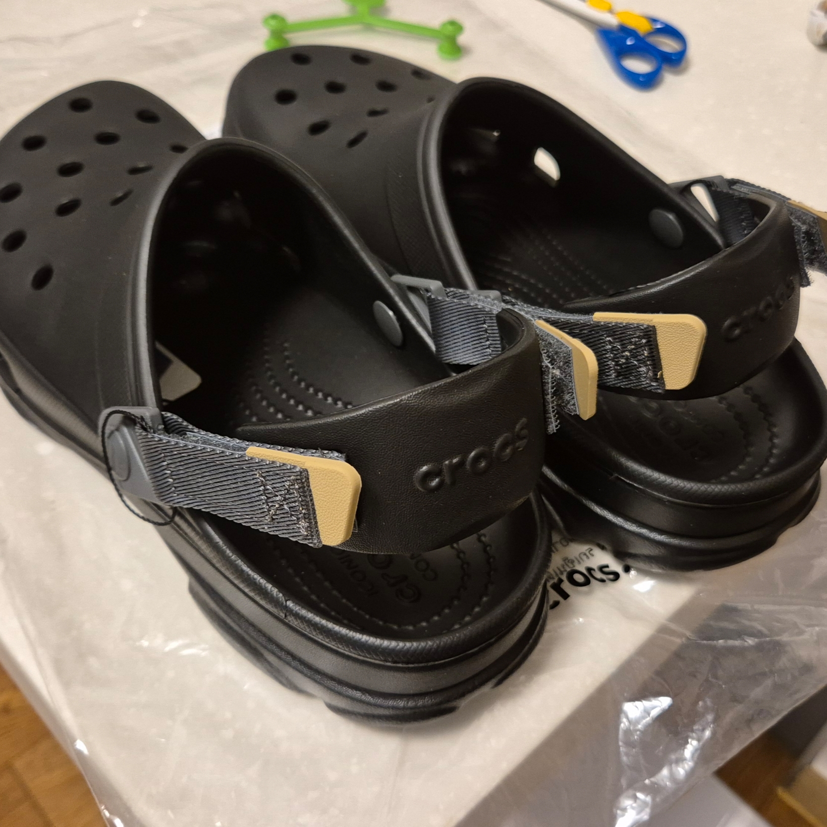 Crocs All Terrain Clog Black 착용 스타일 - 5