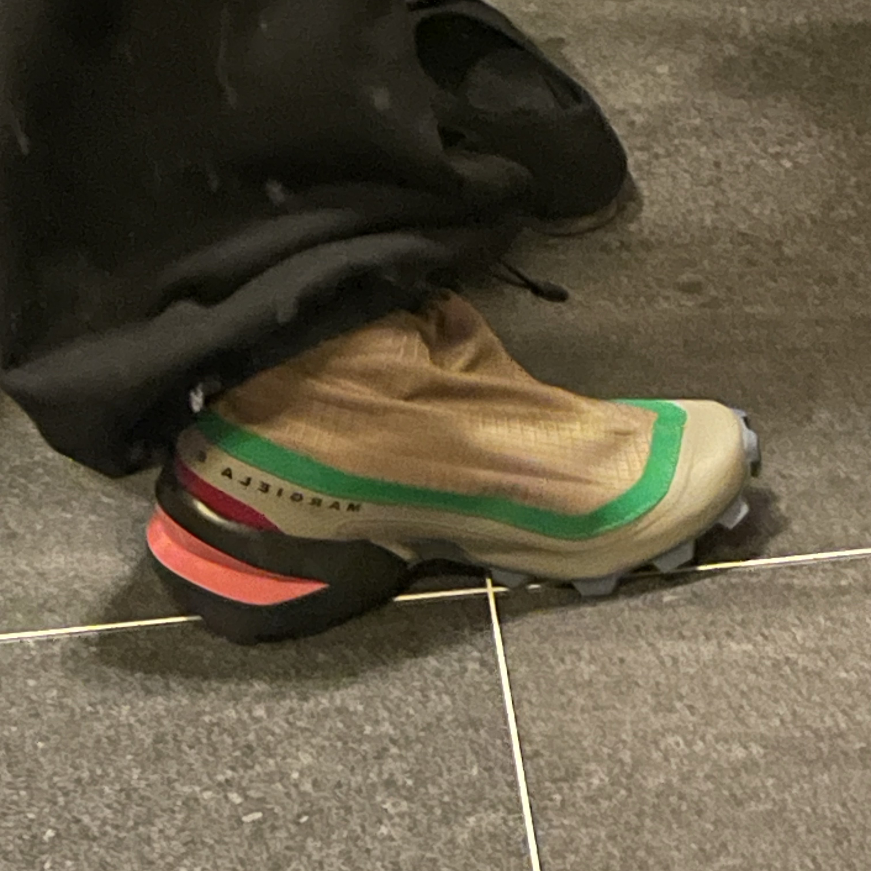 Salomon x MM6 Maison Margiela Cross Low Kelp Vintage Khaki 착용 스타일