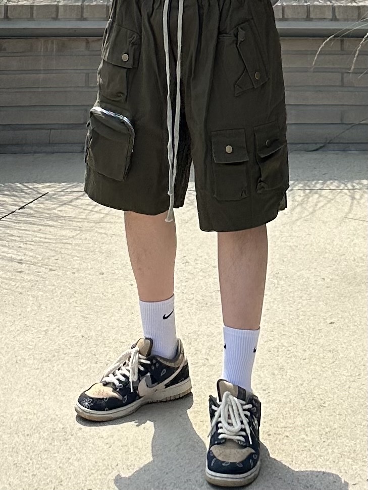 CDG x Stussy T-Shirt White, Nike x Travis Scott SB Dunk Low 착용 스타일 - 4