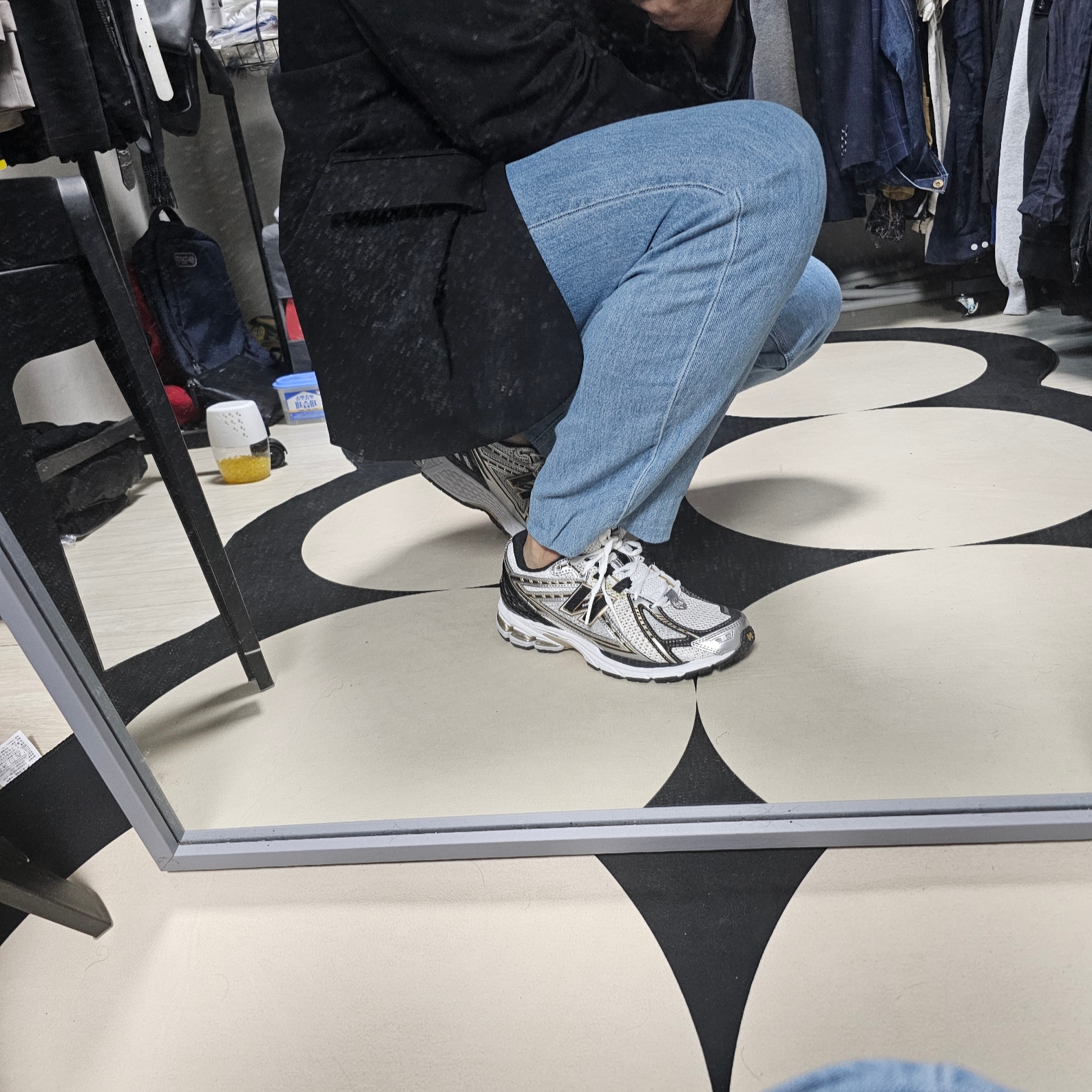 New Balance 1906R White Gold 착용 스타일