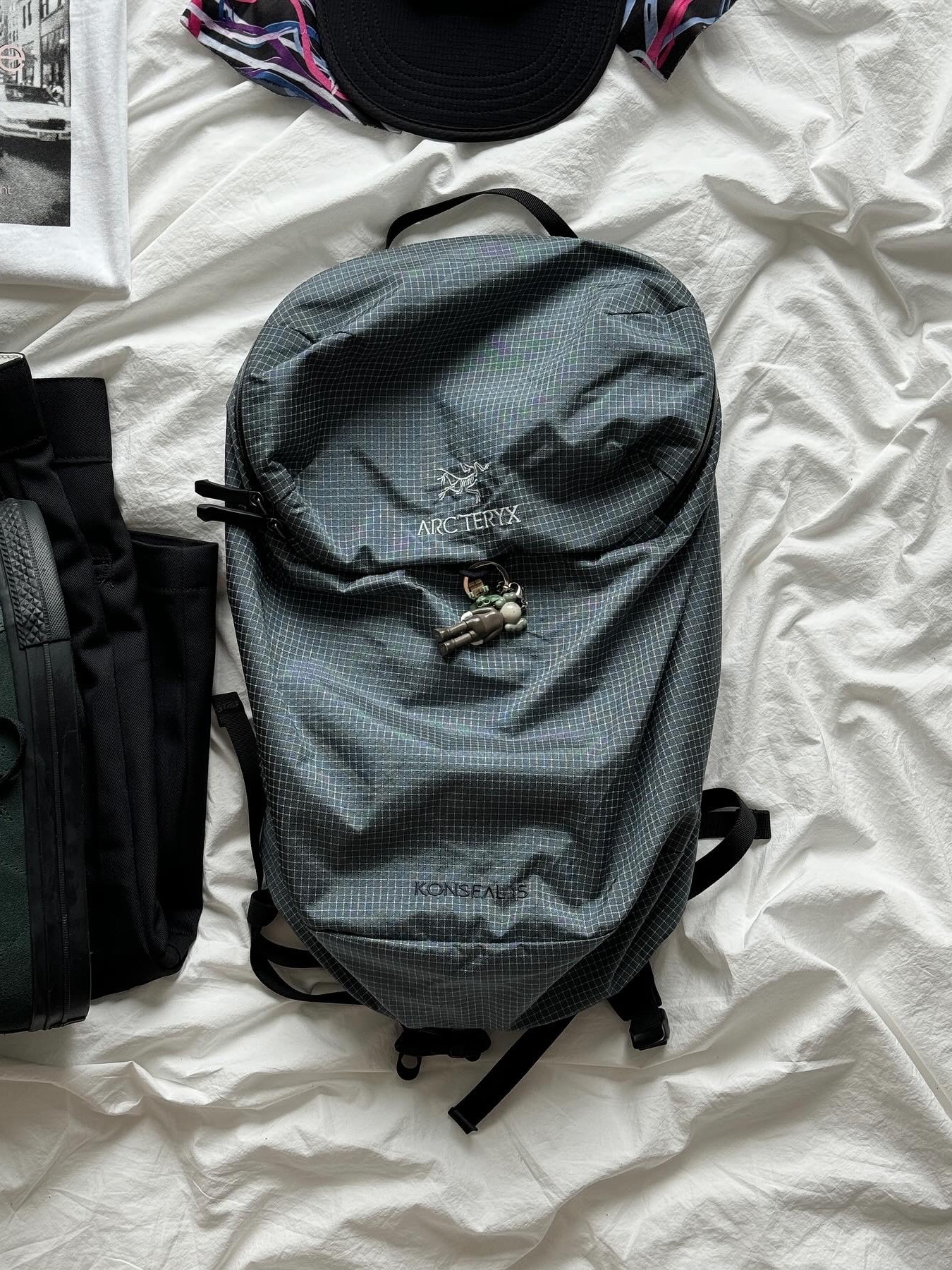 Supreme Crew 96 T-Shirt White - 24SS, Arc'teryx Konseal 15 Backpack Neptune 착용 스타일 - 6