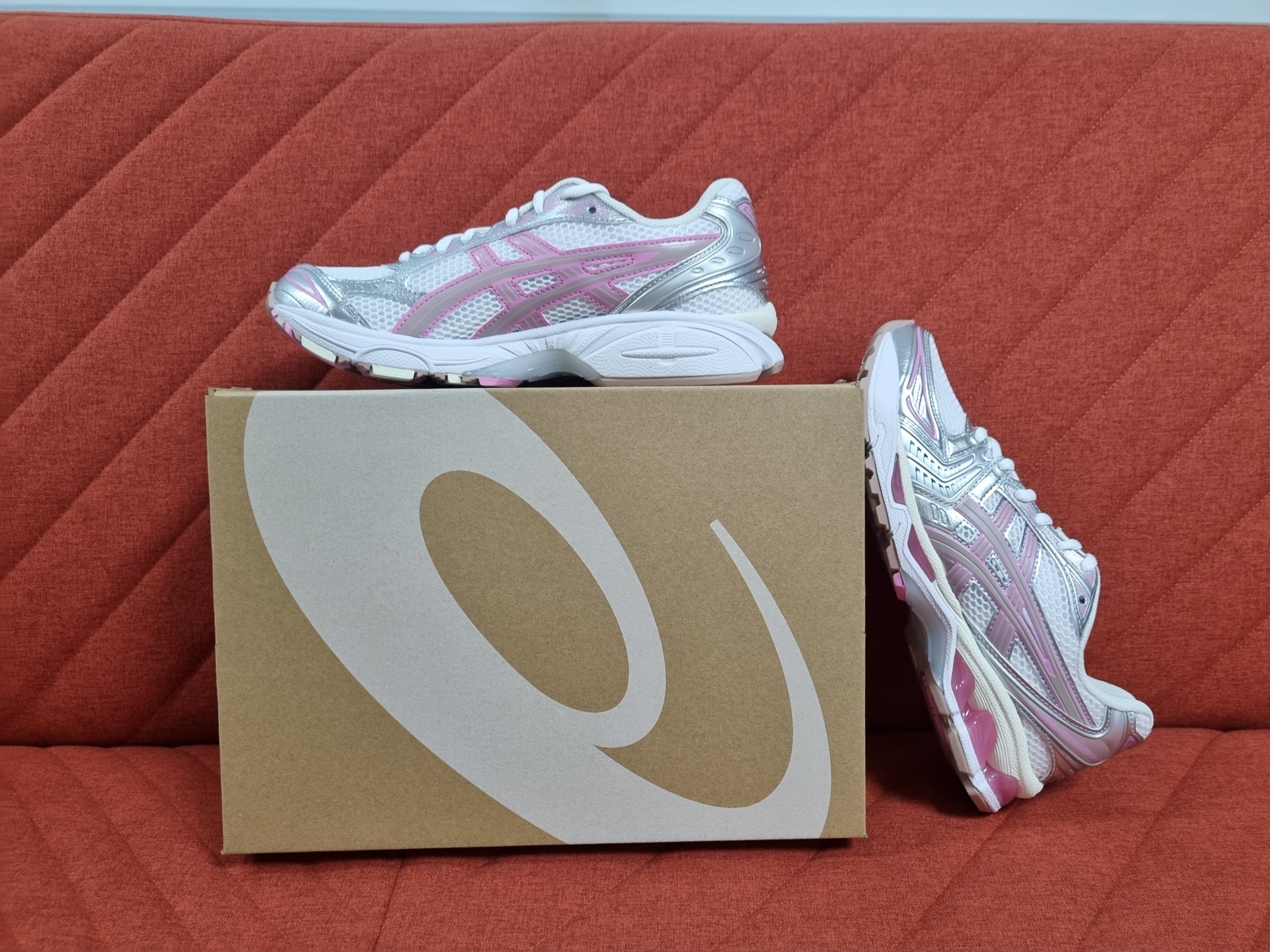 Asics Unlimited Gel-Kayano 14 White Fawn 착용 스타일