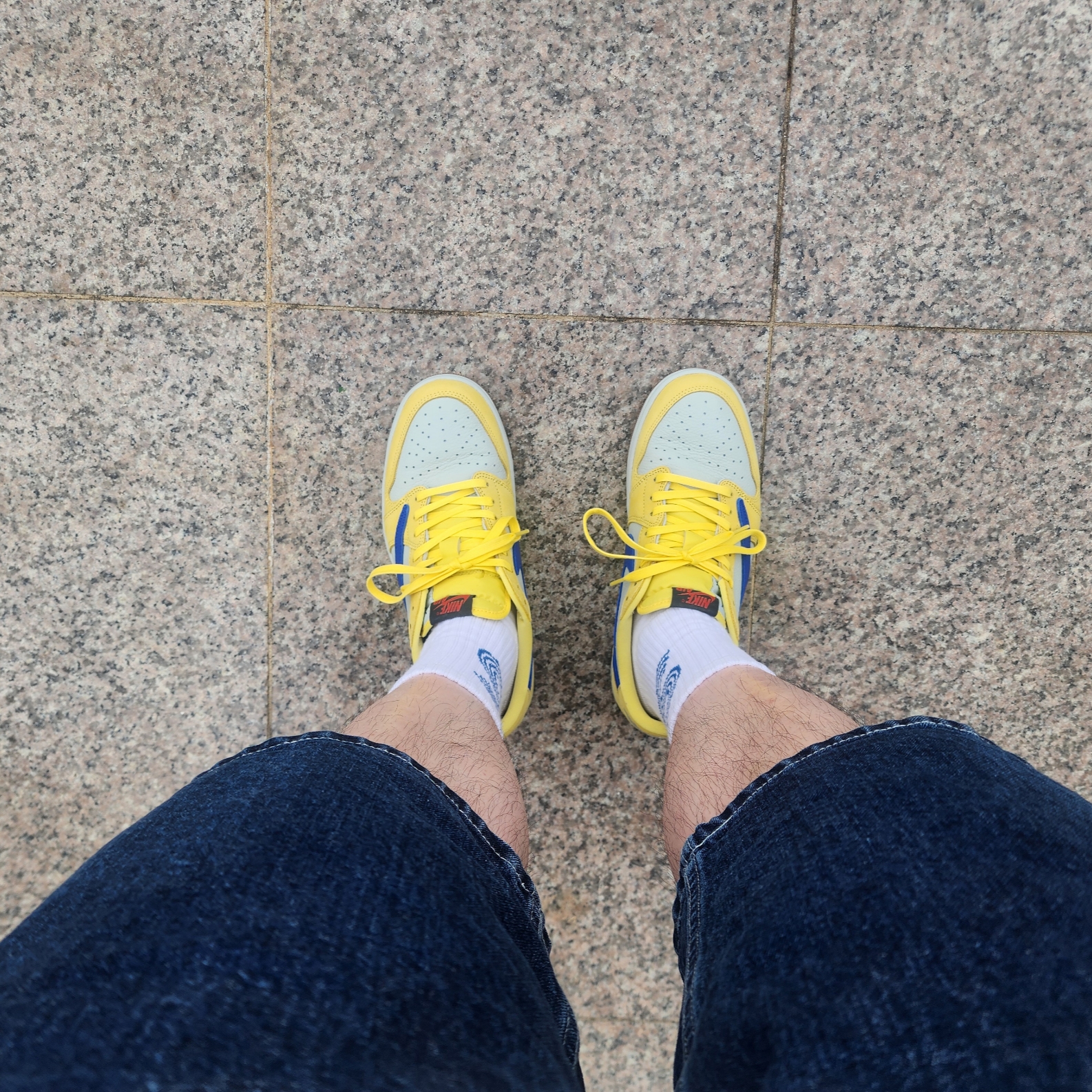 Supreme x Nike Denim Short Indigo - 24SS, (W) Jordan 1 x Travis Scott Retro Low OG SP Canary 착용 스타일