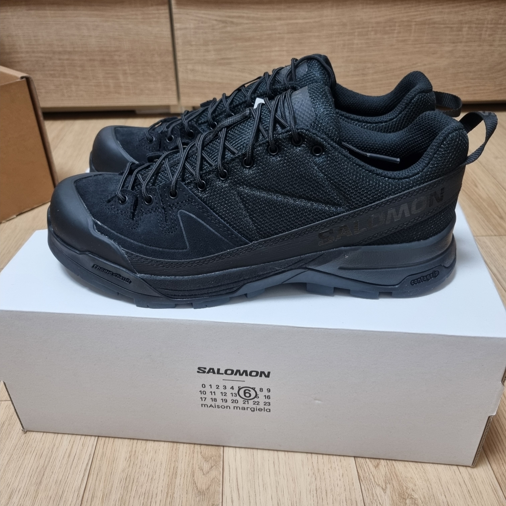 Salomon x MM6 Maison Margiela X-ALP Black 착용 스타일 - 2