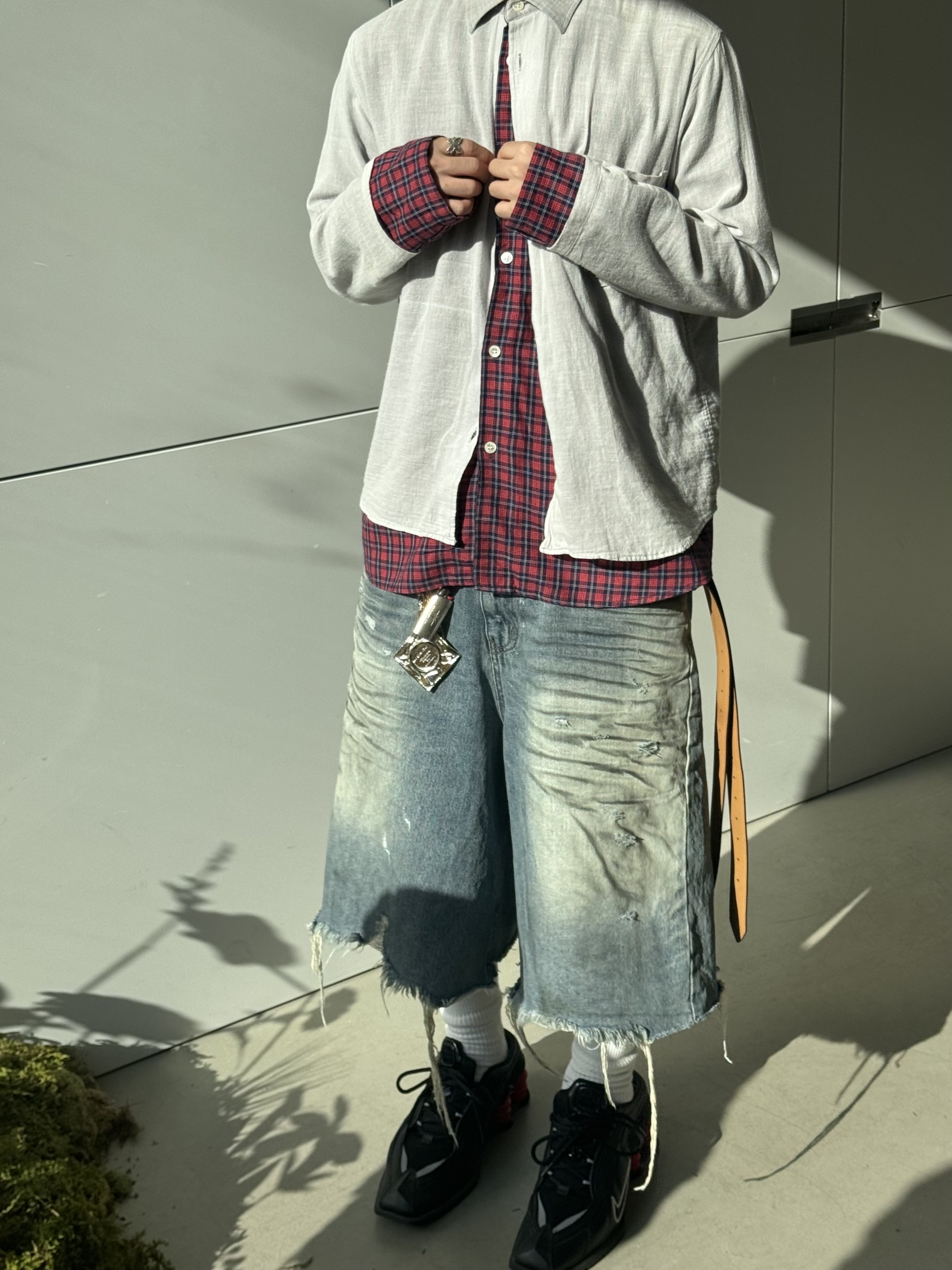 Project G/R Reworked Bermuda Shorts Blue, Nike x Martine Rose Shox MR4 Black 착용 스타일 - 3