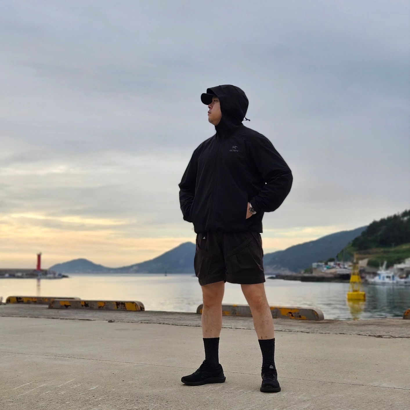 Nike ACG Smith Summit Cargo Pants Velvet Brown - Asia, Nike ACG LBR T-Shirt Black - Asia 착용 스타일 - 2