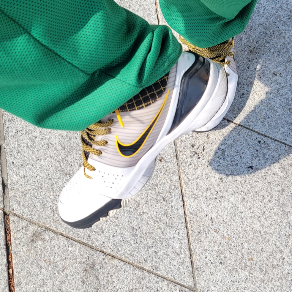 Nike Kobe 4 Protro White Black Del Sol 착용 스타일 - 1