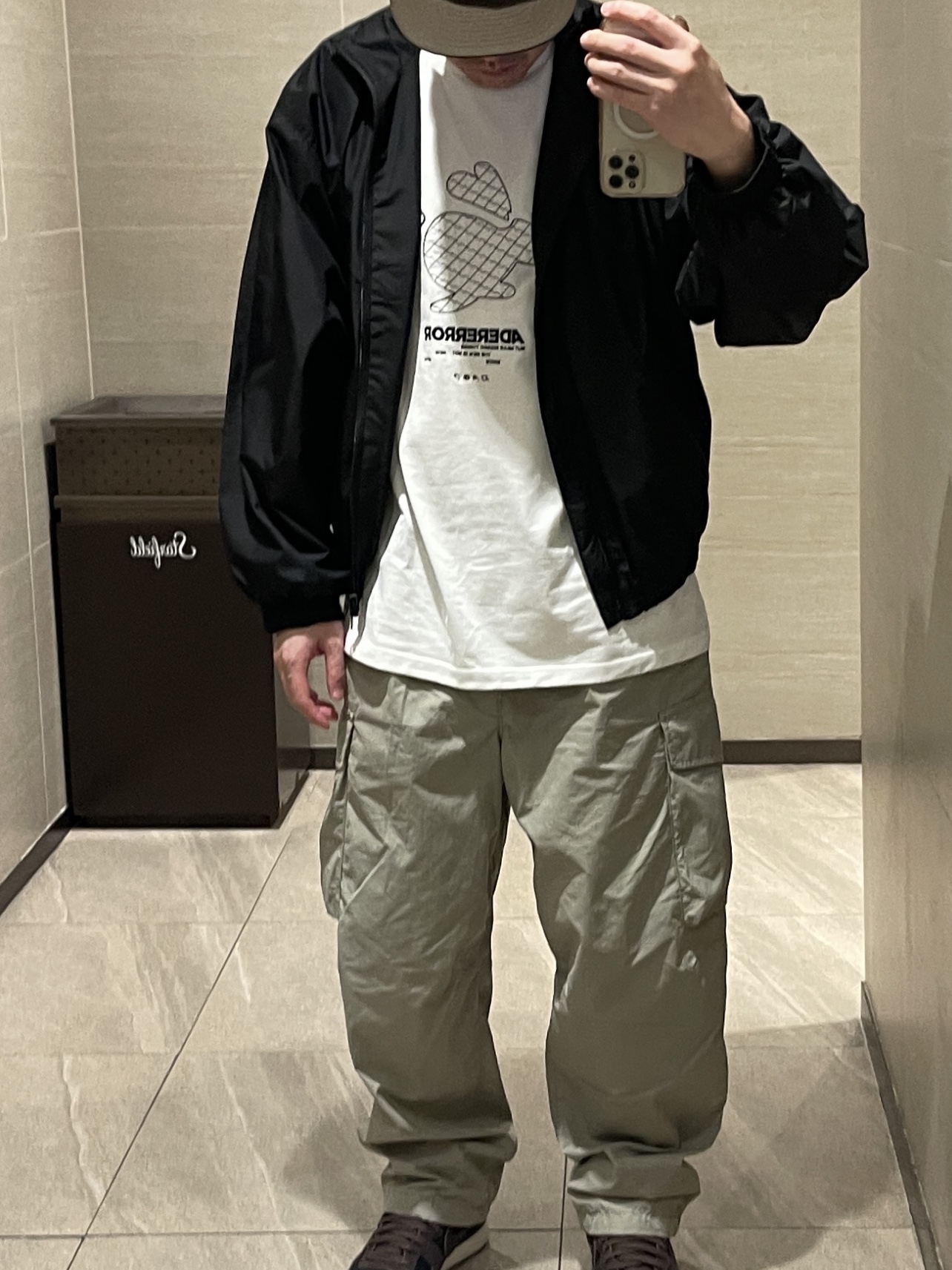 Undermycar Mu.24 Anti Fxxking Logo Play Crop Zip-up Jacket Black, Ader Error Twinny Logo T-Shirt White 착용 스타일