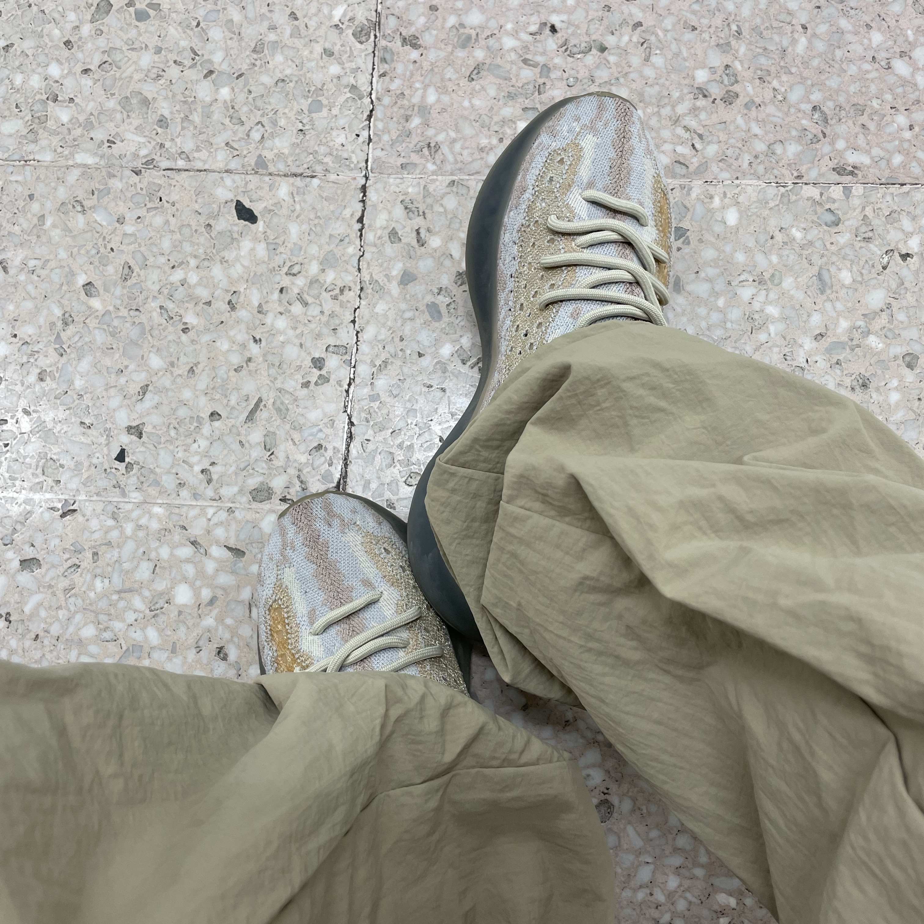 Adidas Yeezy Boost 380 Pepper - Non-Reflective 착용 스타일