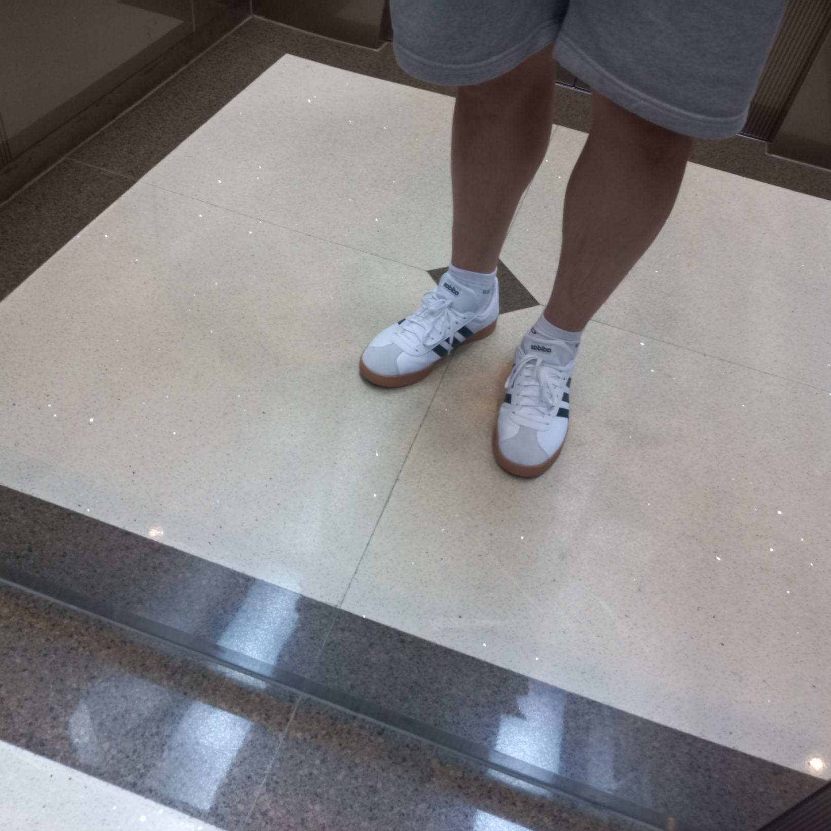 Adidas VL Court Base Cloud White Collegiate Green 착용 스타일