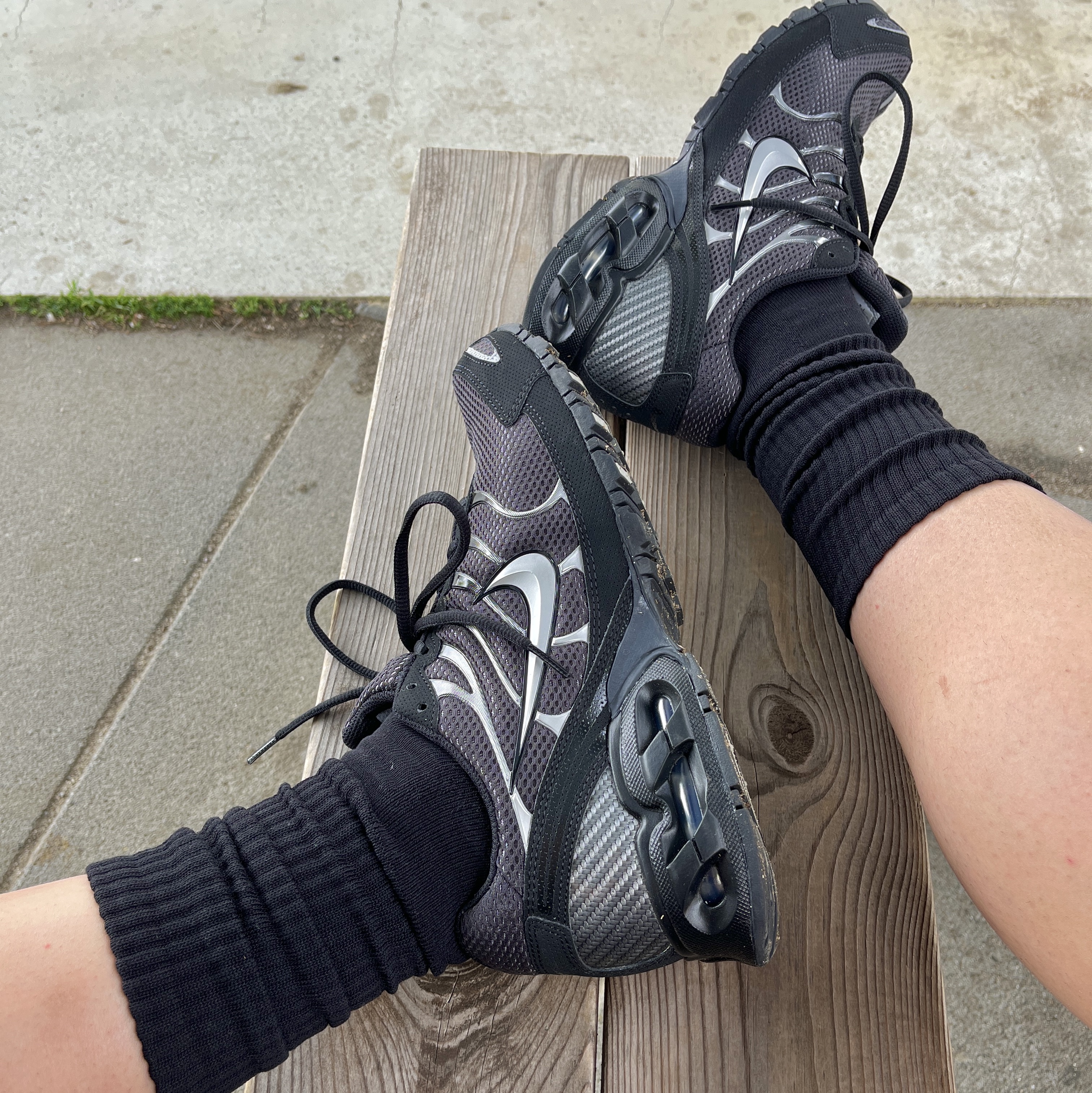 Nike Air Max Torch 4 Anthracite Metallic Silver 착용 스타일