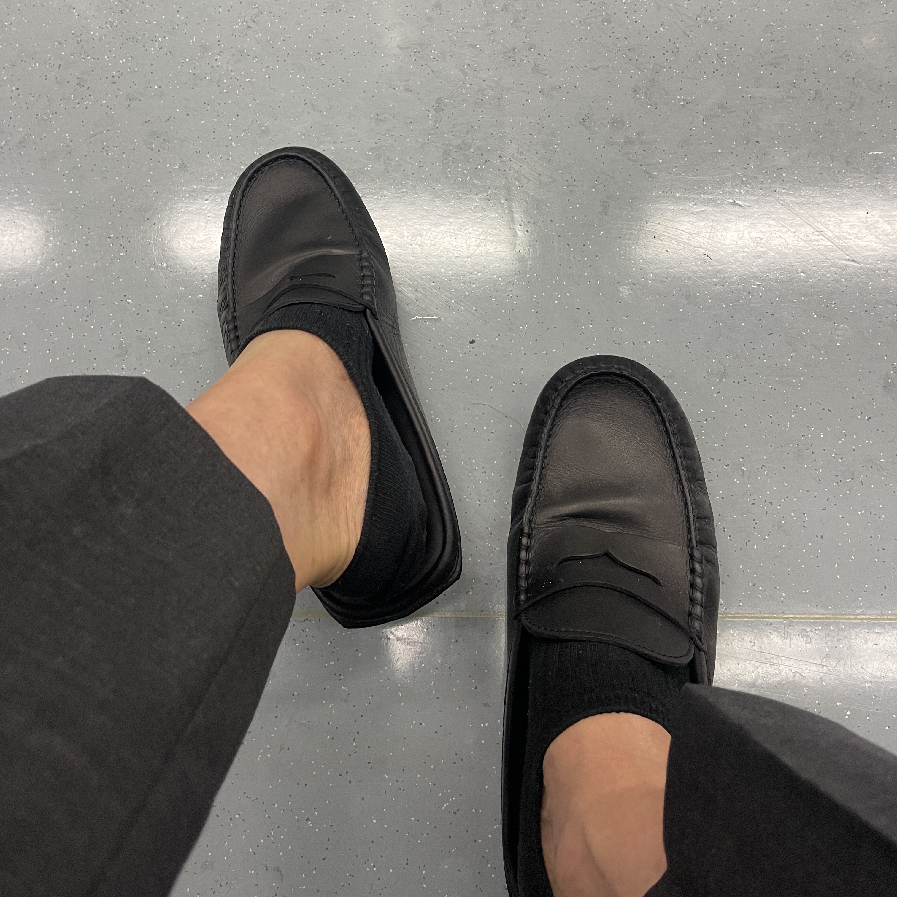 Tod's City Gommino Leather Driving Shoes Black, Thom Browne Classic Pique-Weave Tie Light Grey 착용 스타일 - 1