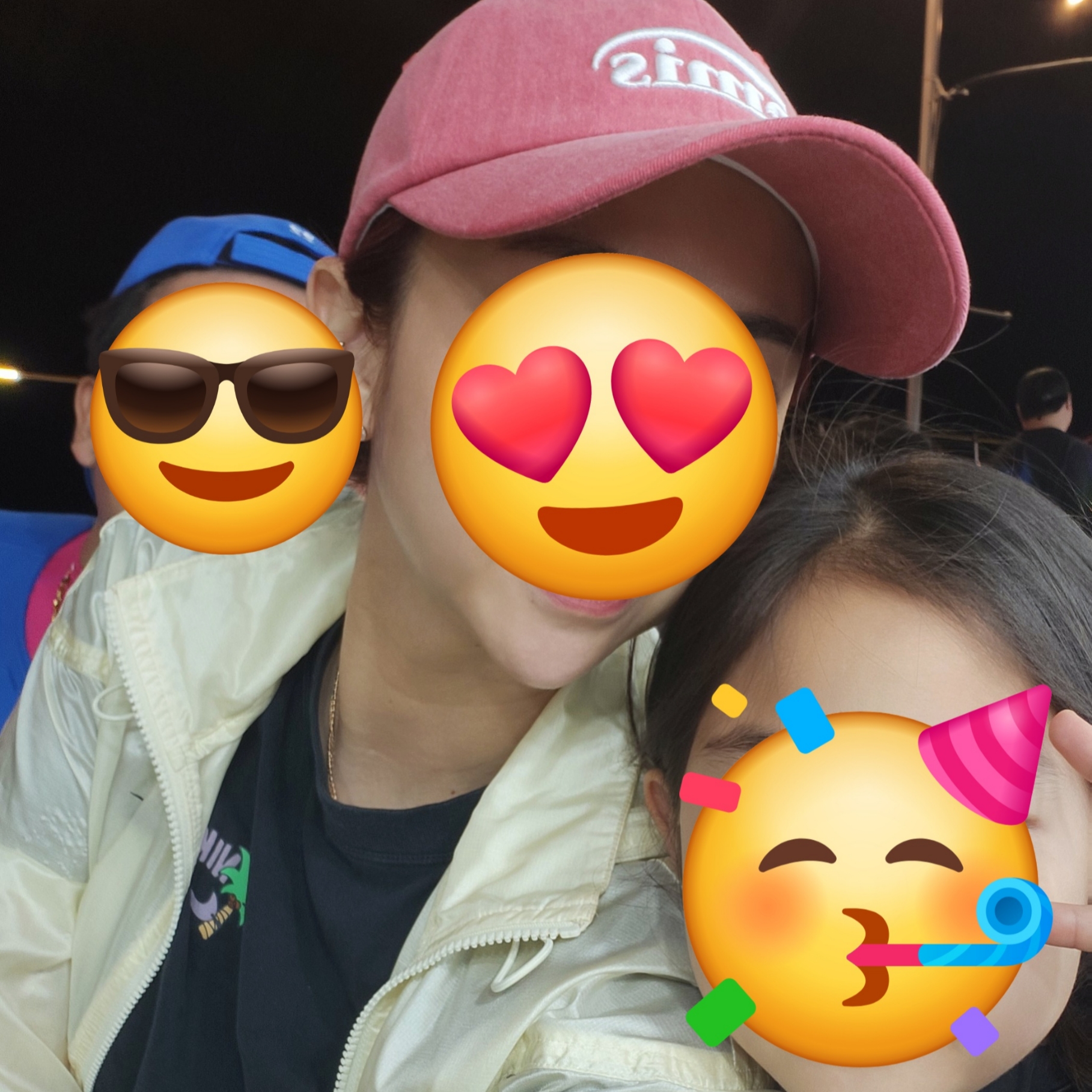 Emis New Logo Pigment Ball Cap Red 착용 스타일