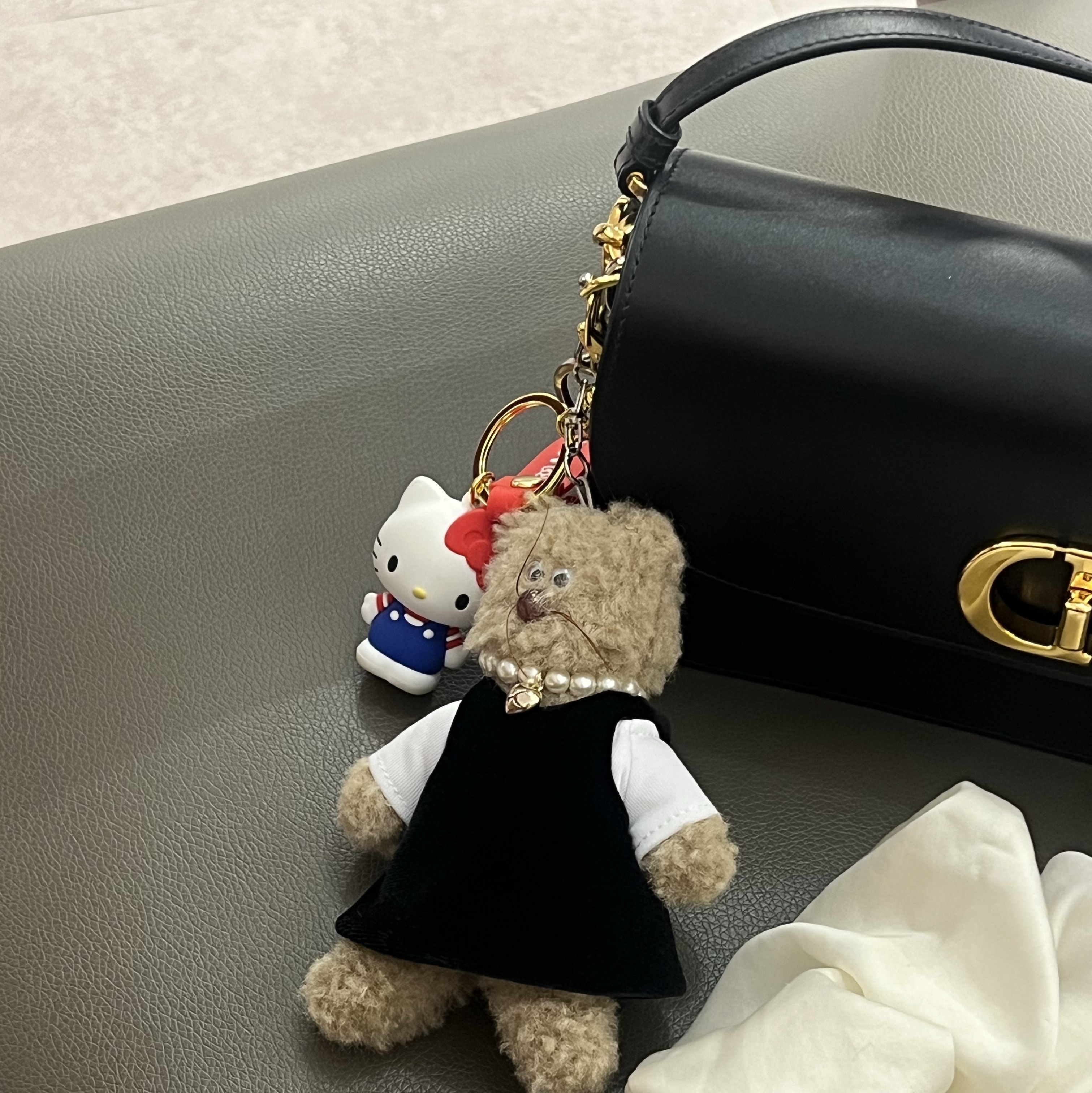 Dior 30 Montaigne Avenue Bag Box Calfskin Black, Monamhee x STU Coco Brown 착용 스타일 - 2