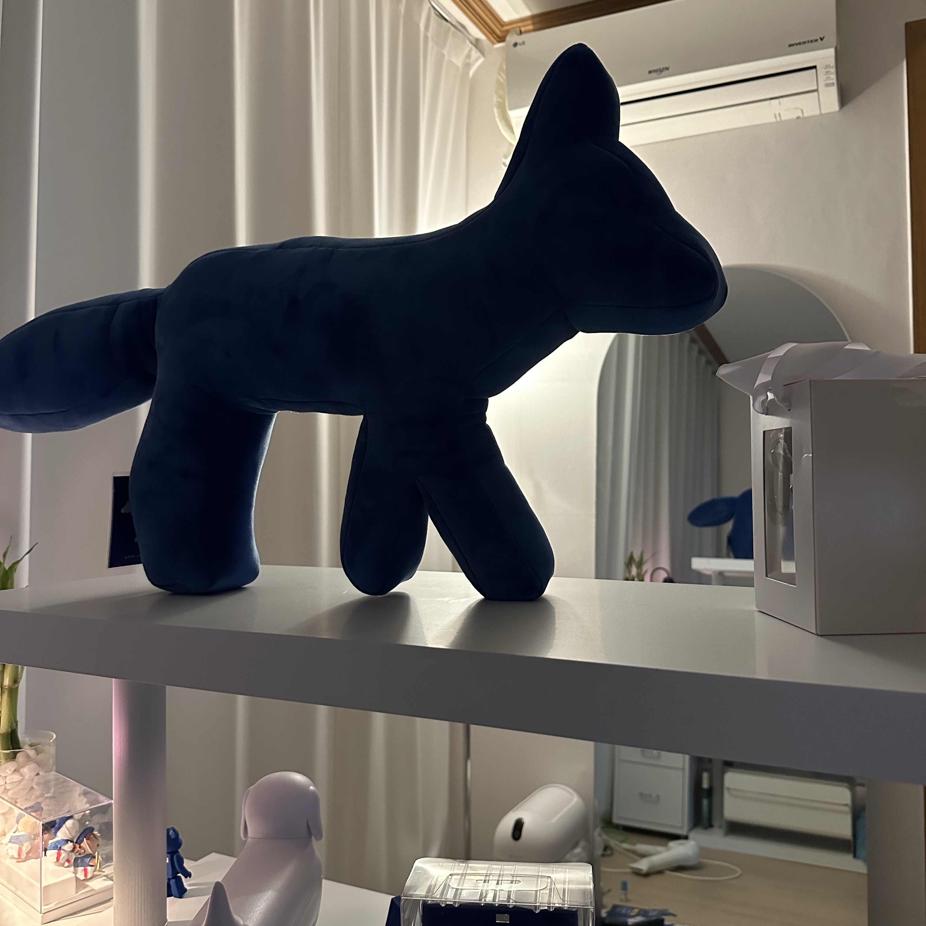 Maison Kitsune x Ader Error A Kitsune Cusion Doll Blue 착용 스타일