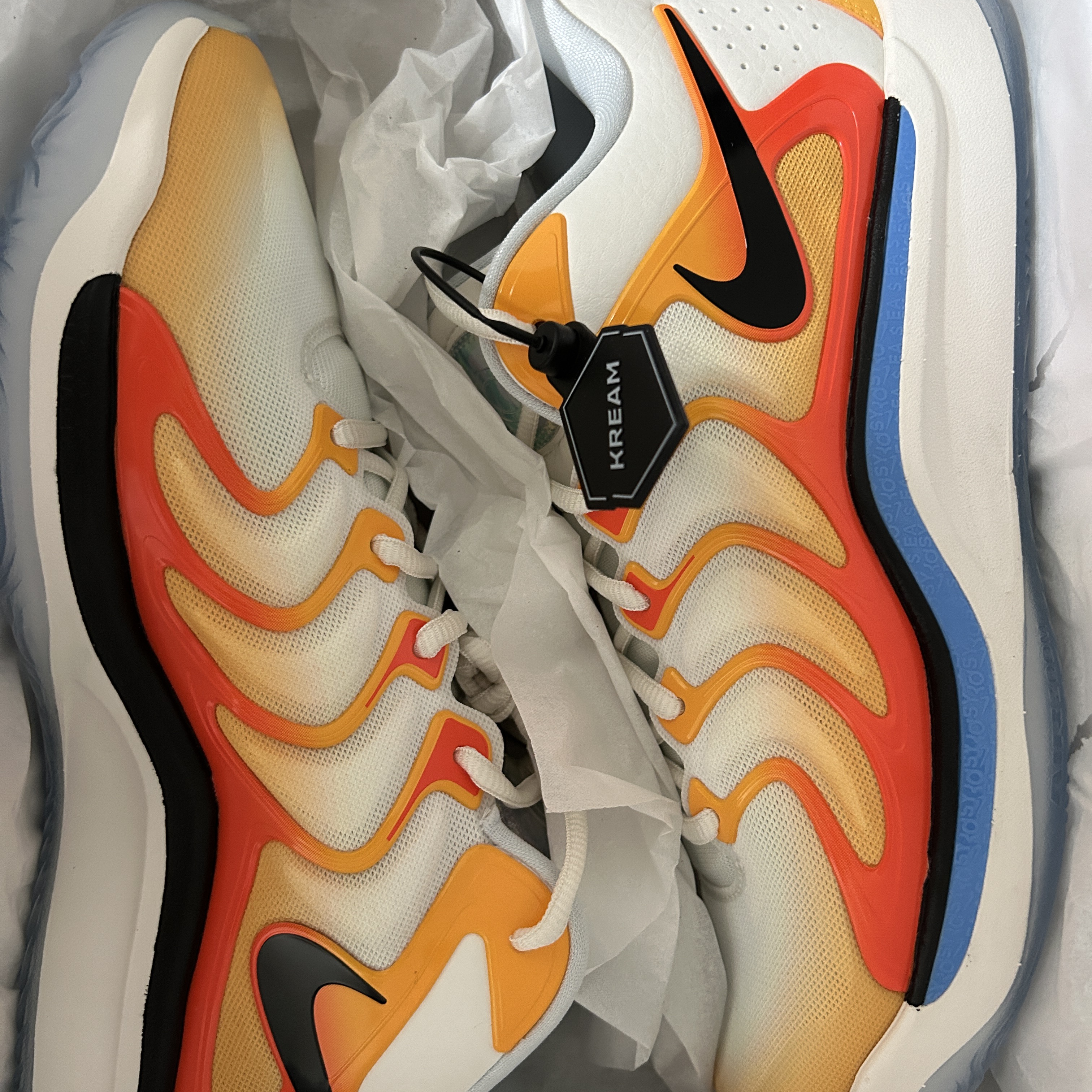 Nike KD 17 EP University Gold Safety Orange 착용 스타일