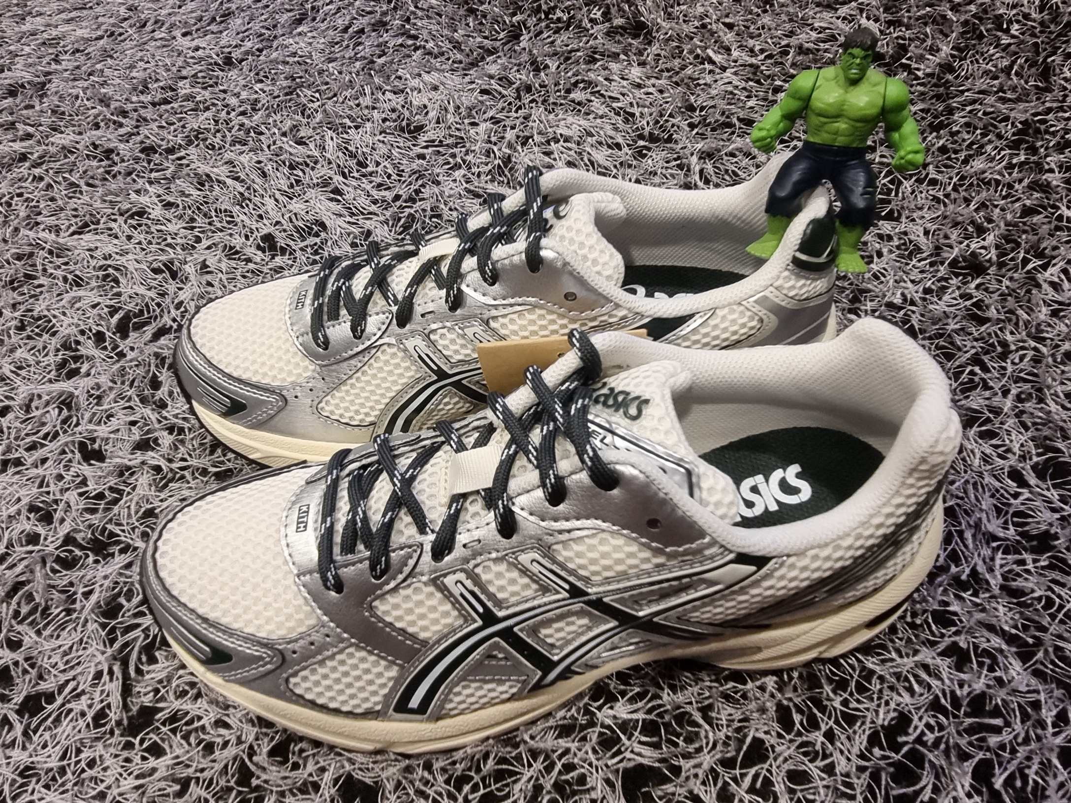 Asics x Kith Gel-1130 Cream Scarab 착용 스타일 - 1