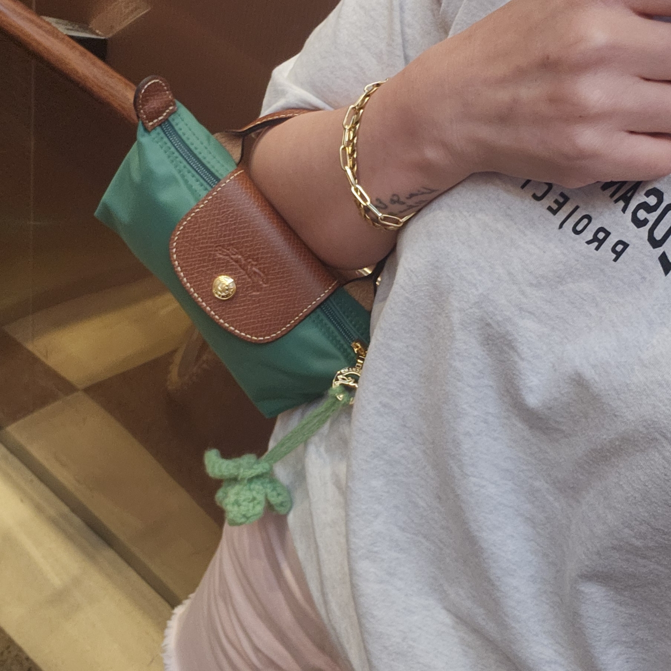 Longchamp Le Pliage Original Handle Pouch Sage 착용 스타일 - 2