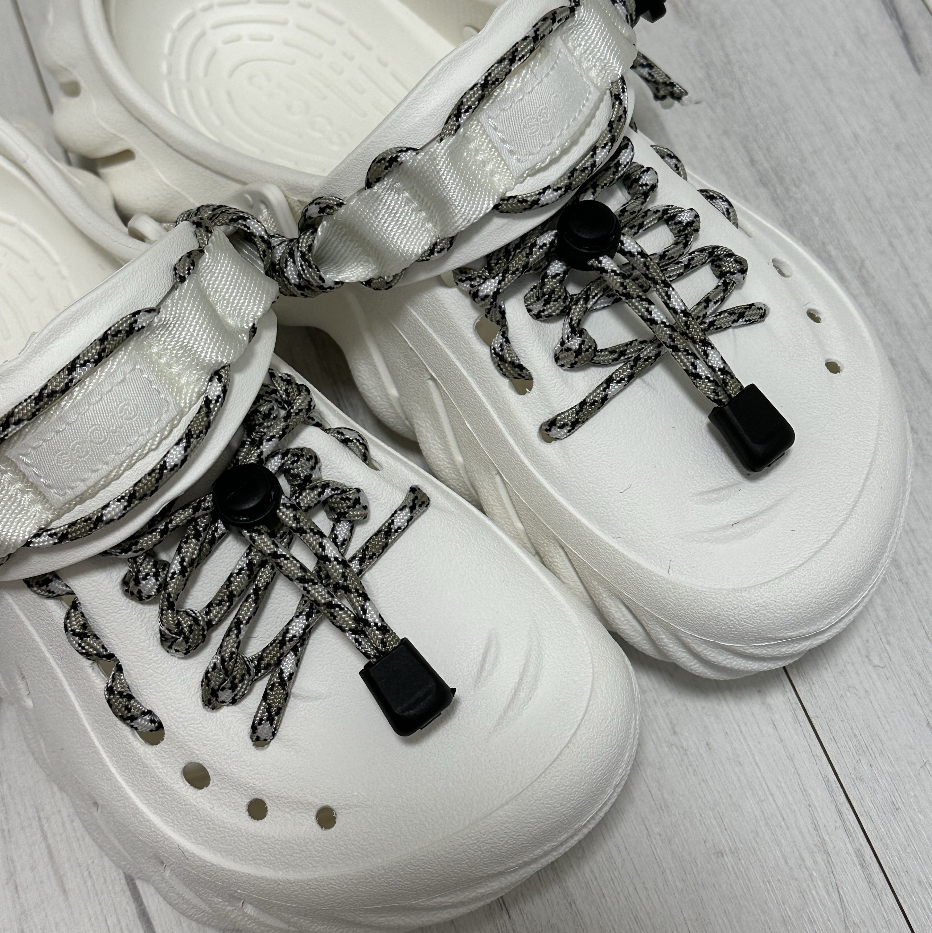 Crocs Echo Clog White 착용 스타일