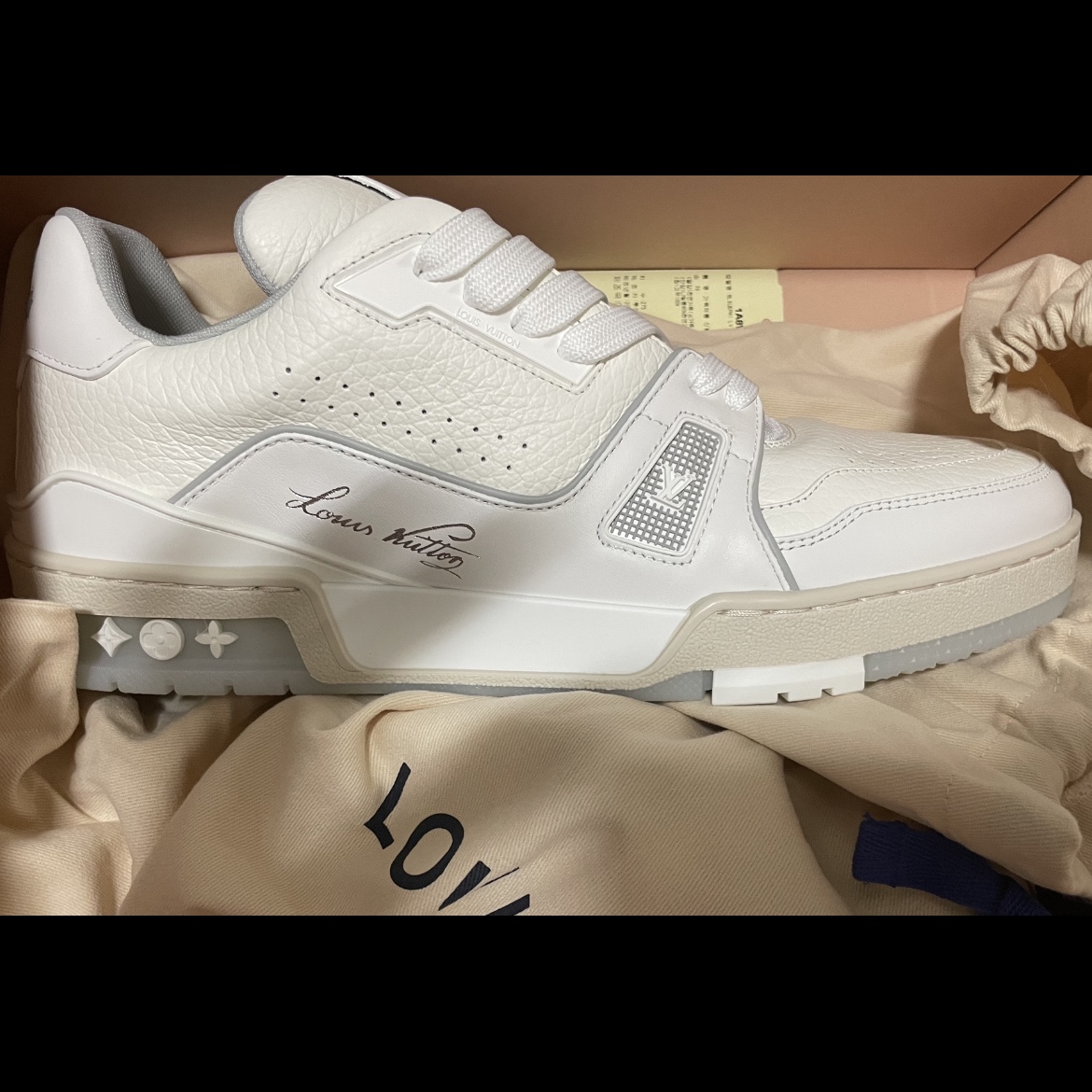 Louis Vuitton LV Trainer Sneakers White 착용 스타일