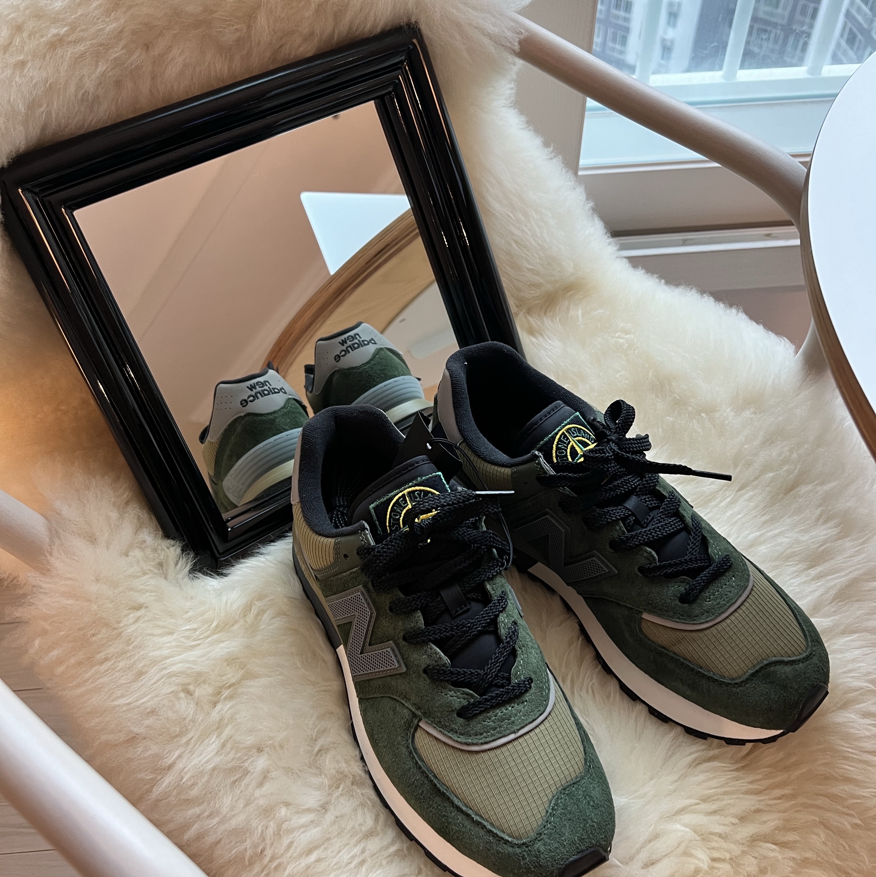 New Balance x Stone Island 574 Legacy Dark Green 착용 스타일 - 1