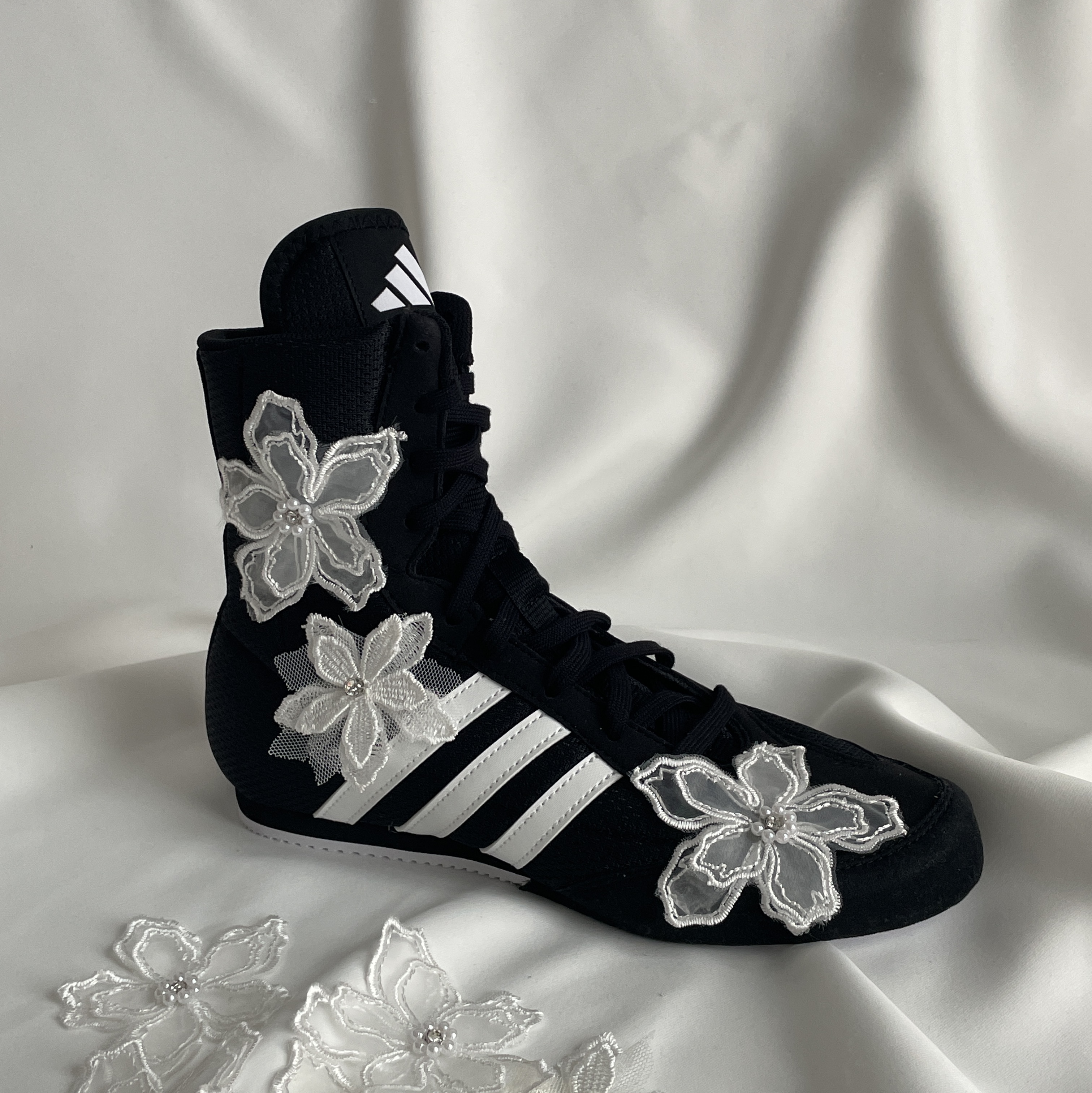 Adidas Box Hog 2.0 Boots Core Black Cloud White 착용 스타일