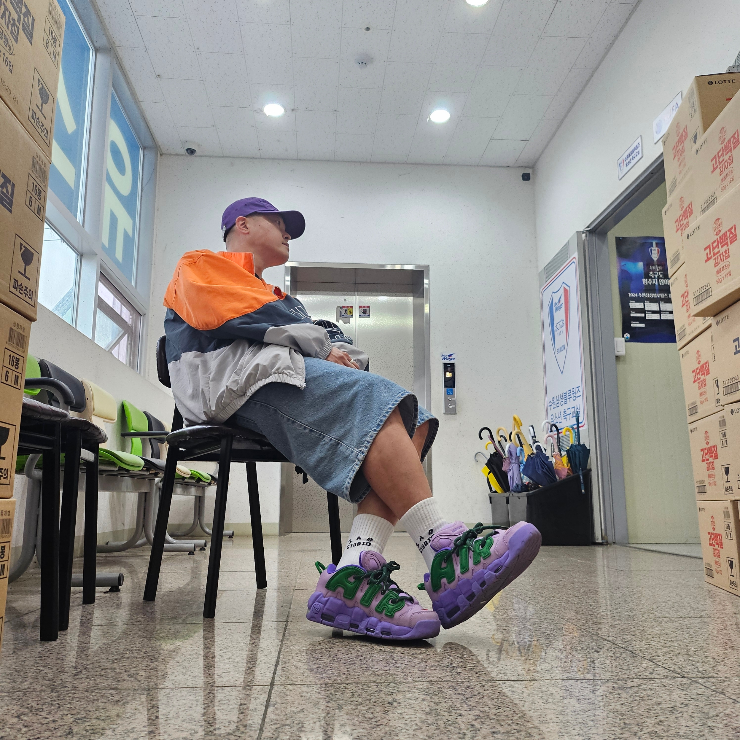 Supreme Washed Chino Twill Camp Cap Purple - 24SS, Supreme Curve Track Jacket Grey - 24SS 착용 스타일 - 2