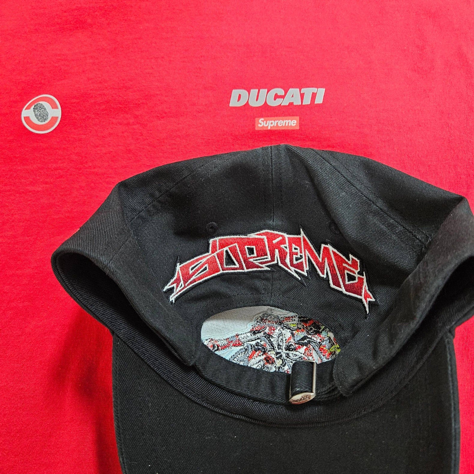 Supreme x Ducati Logos T-Shirt Red - 24SS, Supreme x Ducati 6-Panel Black - 24SS 착용 스타일 - 10