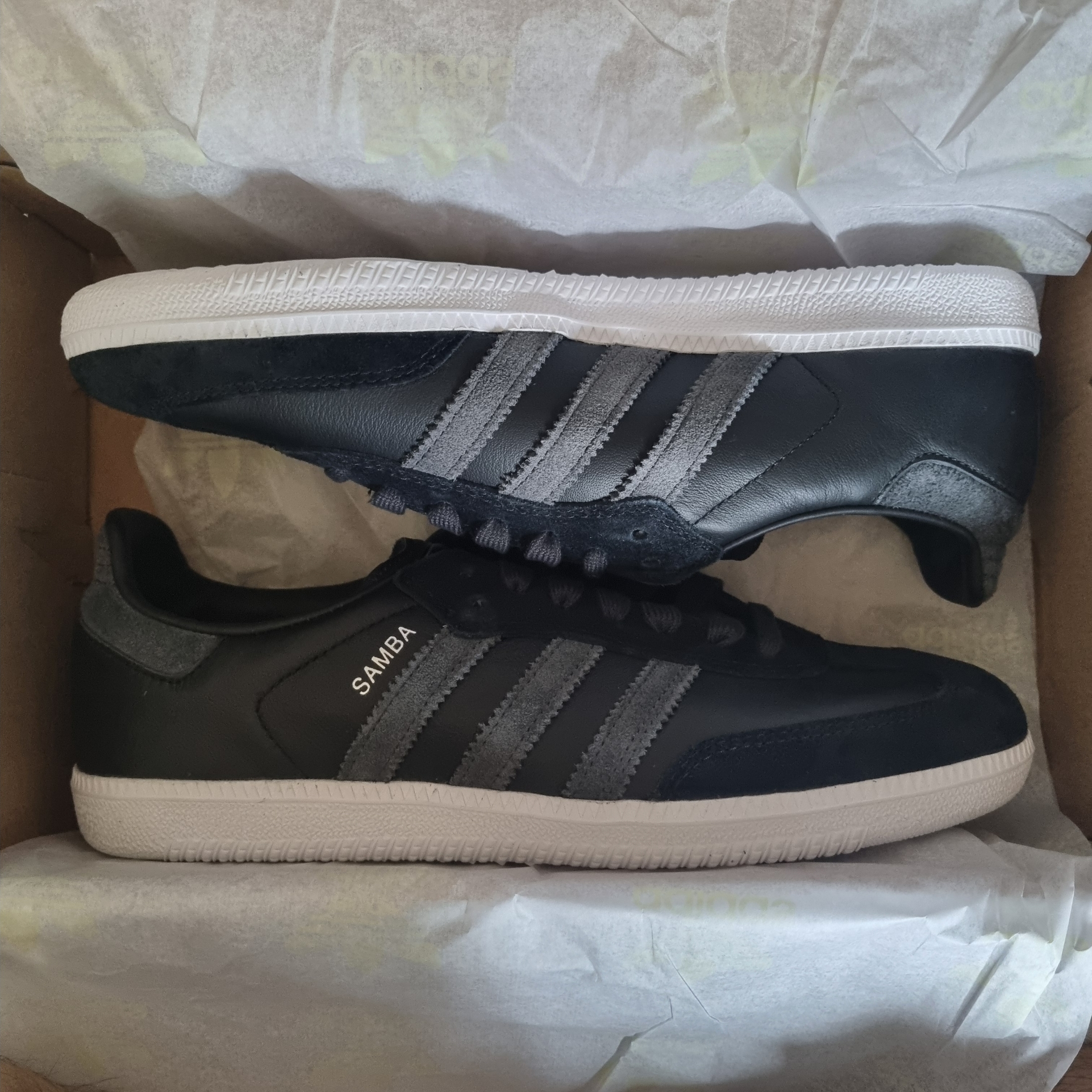 Adidas Samba ADV Core Black Carbon Silver Metallic 착용 스타일