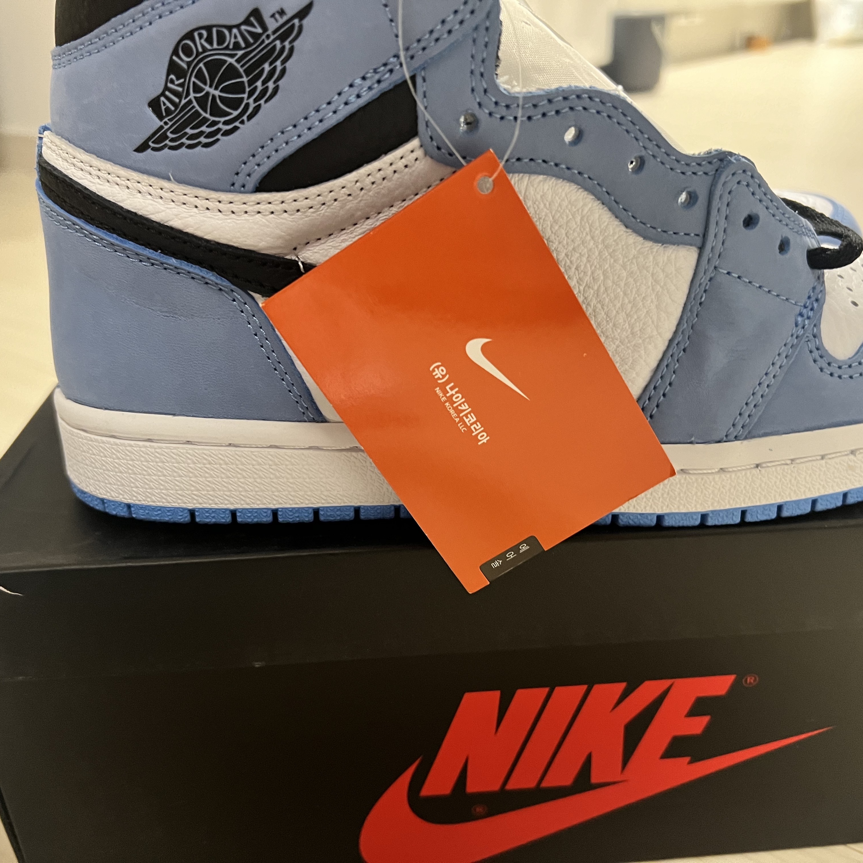 Jordan 1 Retro High OG University Blue 착용 스타일 - 2