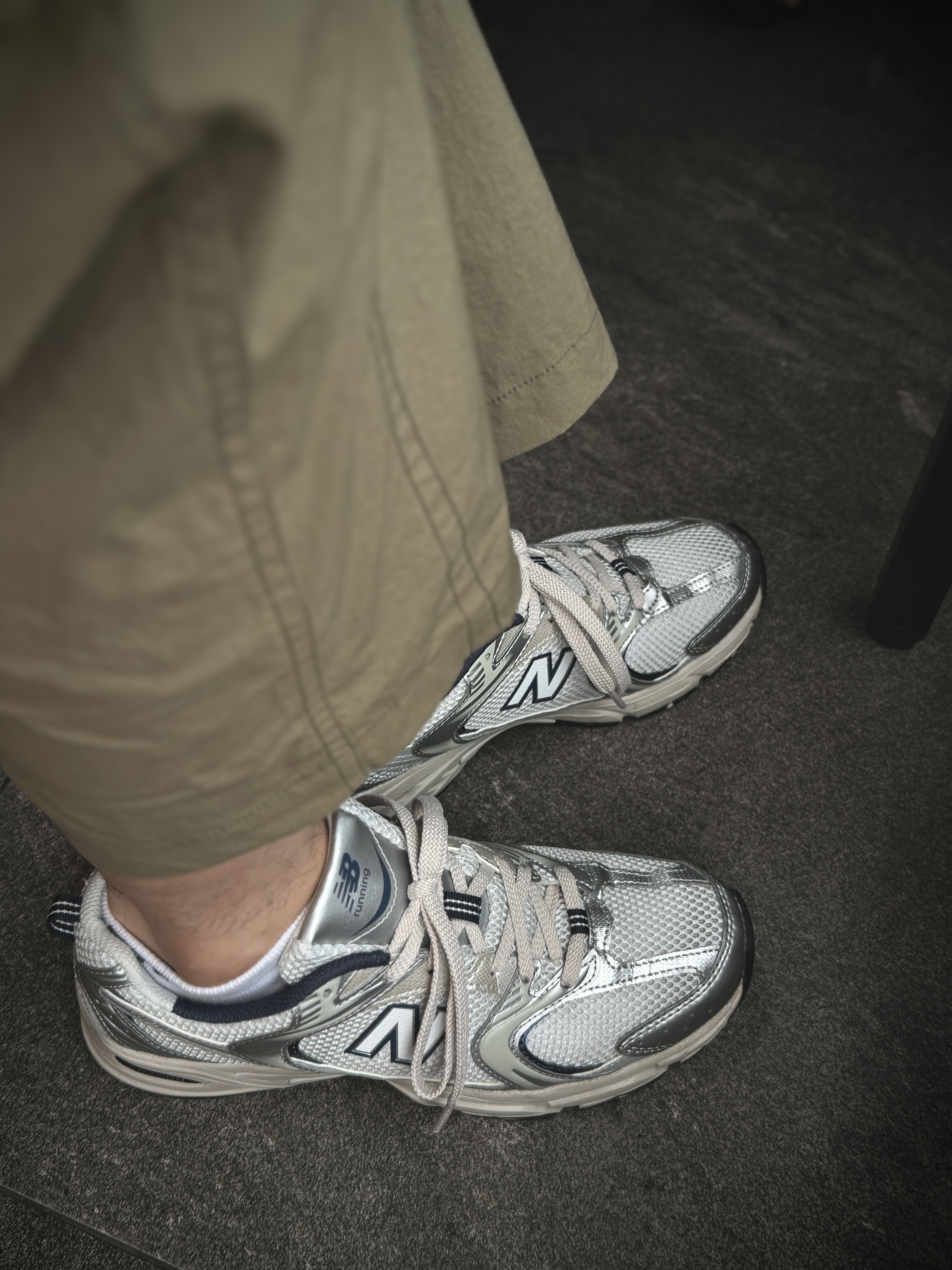 New Balance 530 Steel Grey 착용 스타일